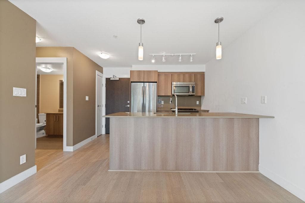 325 - 7058 14th Avenue, Burnaby, V3N 0E6 — photo 4