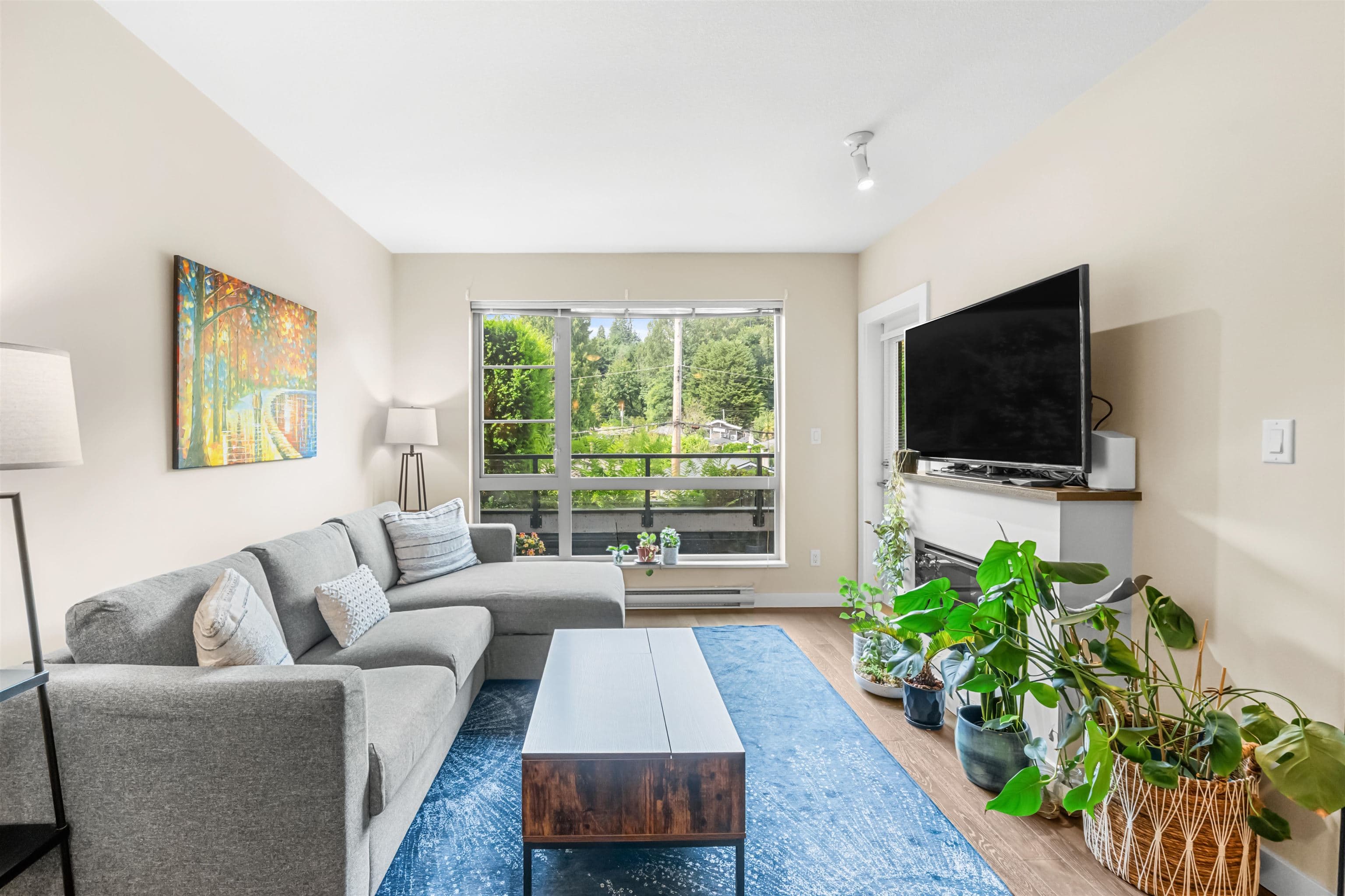 215 - 1330 Marine Drive, North Vancouver, V7P 1T4 — photo 1
