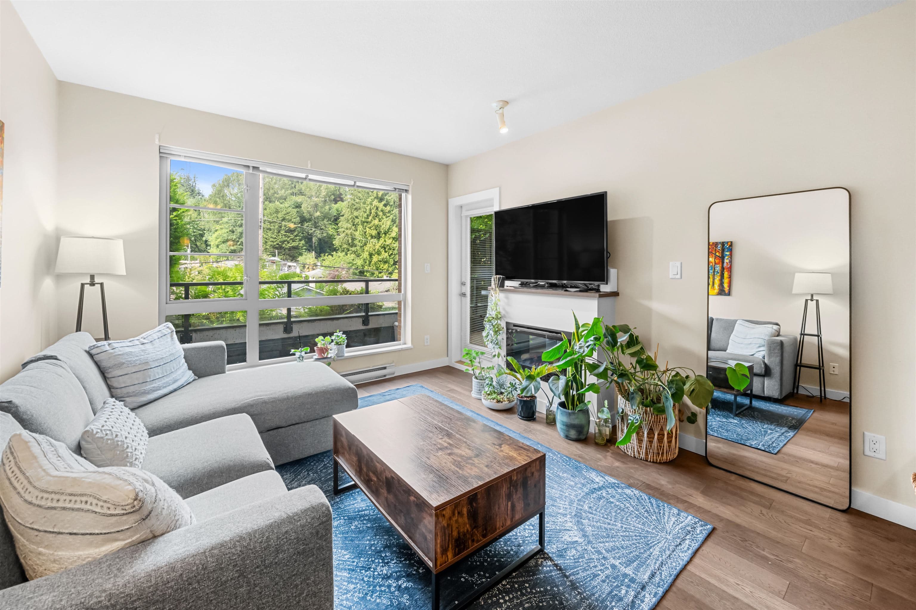 215 - 1330 Marine Drive, North Vancouver, V7P 1T4 — photo 4