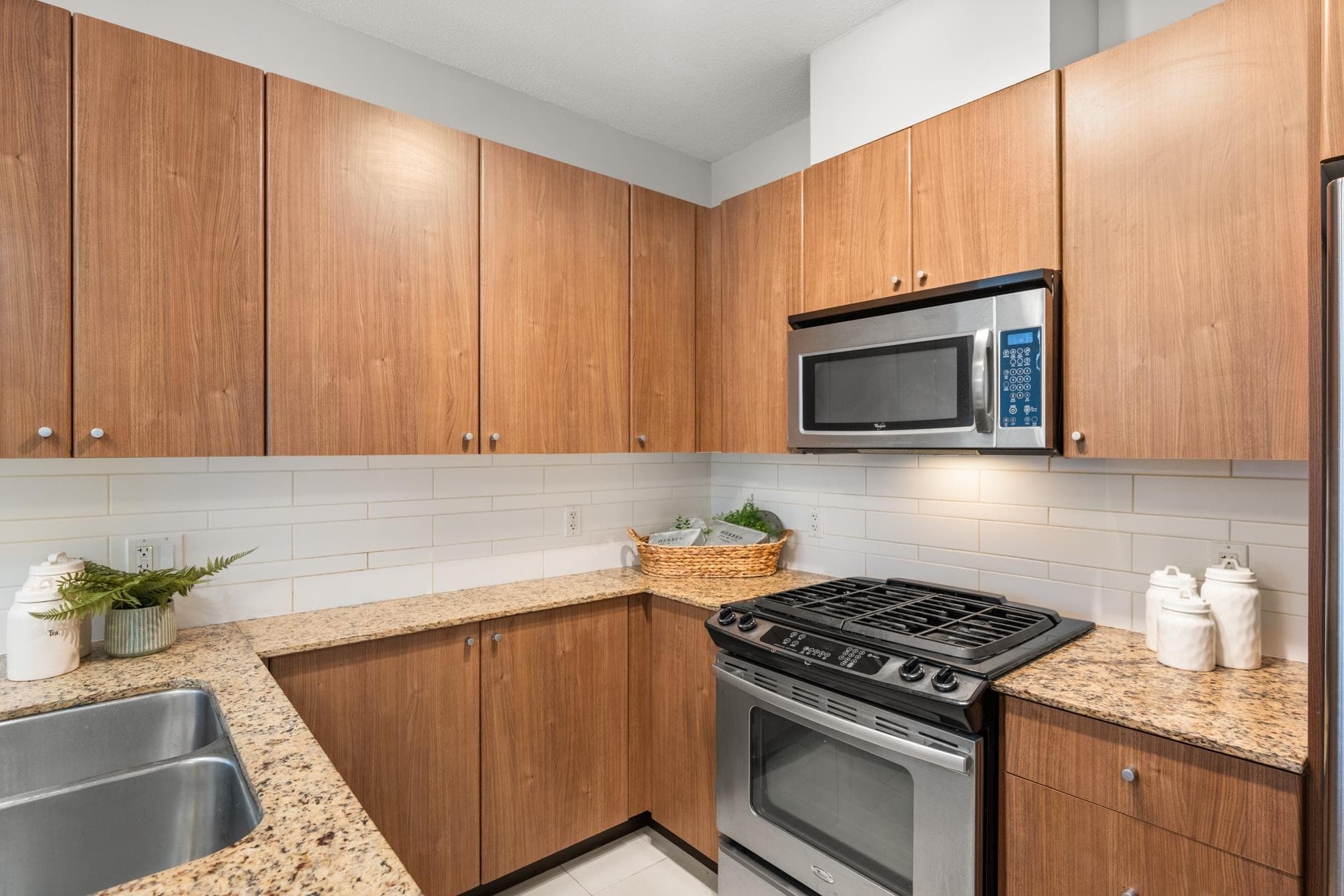 2103 - 280 Ross Drive, New Westminster, V3L 0C2 — photo 2