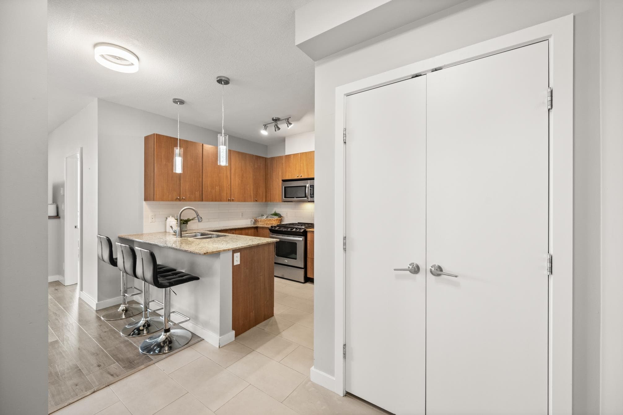 2103 - 280 Ross Drive, New Westminster, V3L 0C2 — photo 5