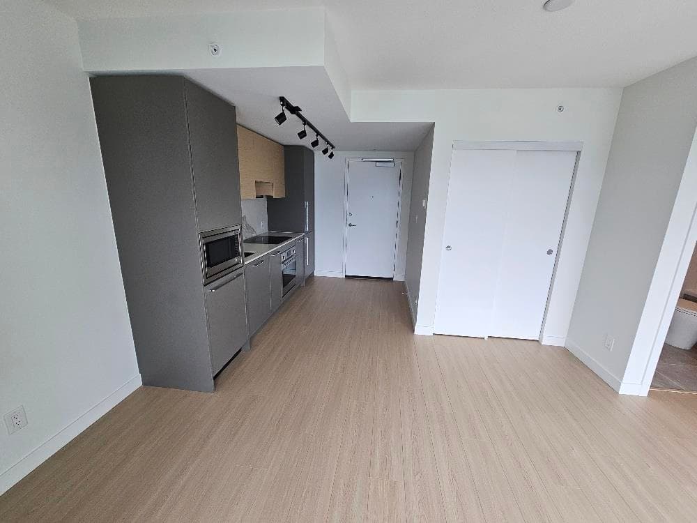 4105 - 13745 George Junction, Surrey, V3T 0V8 — photo 4