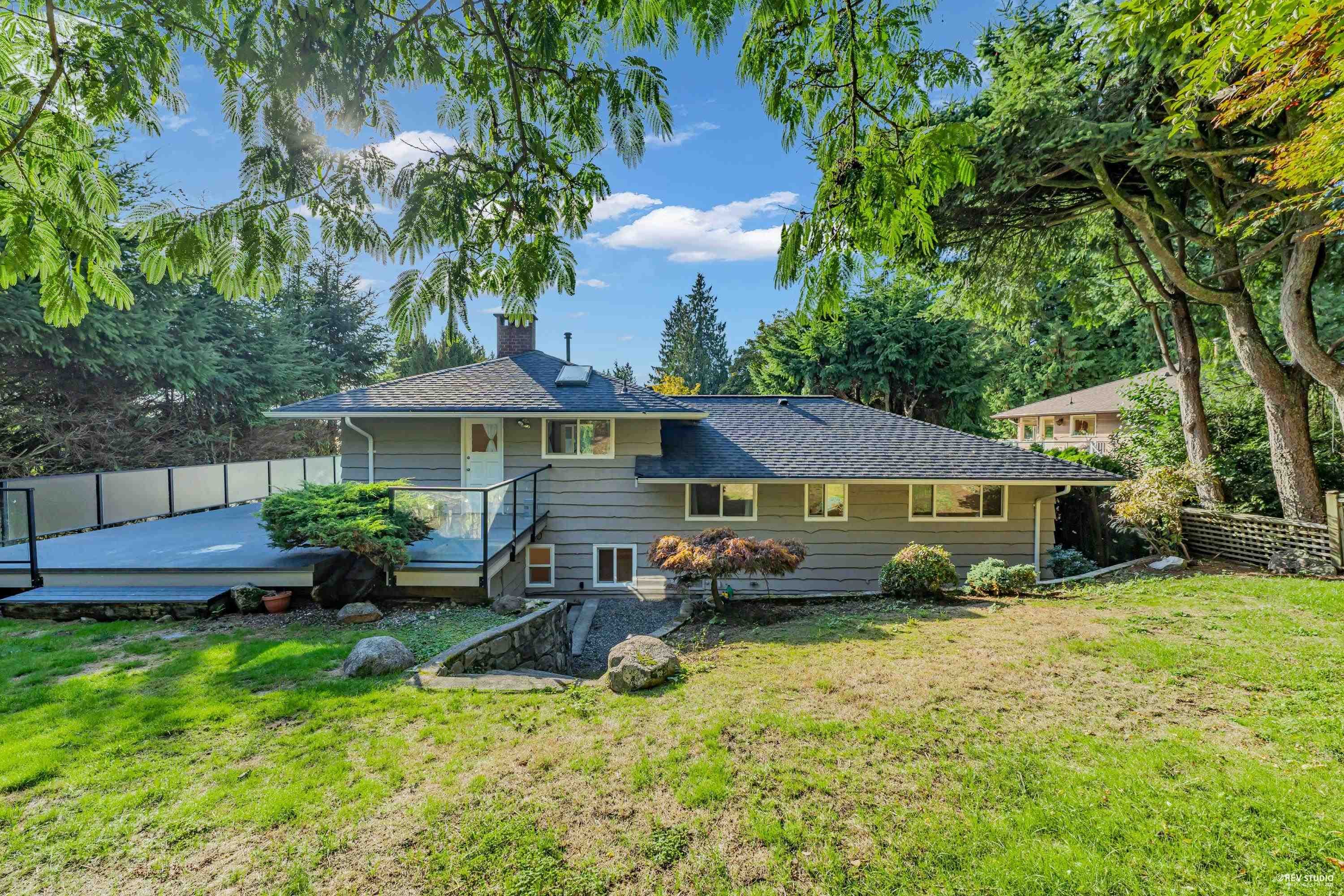 1910 27th Street, West Vancouver, V7V 4L2 — photo 3
