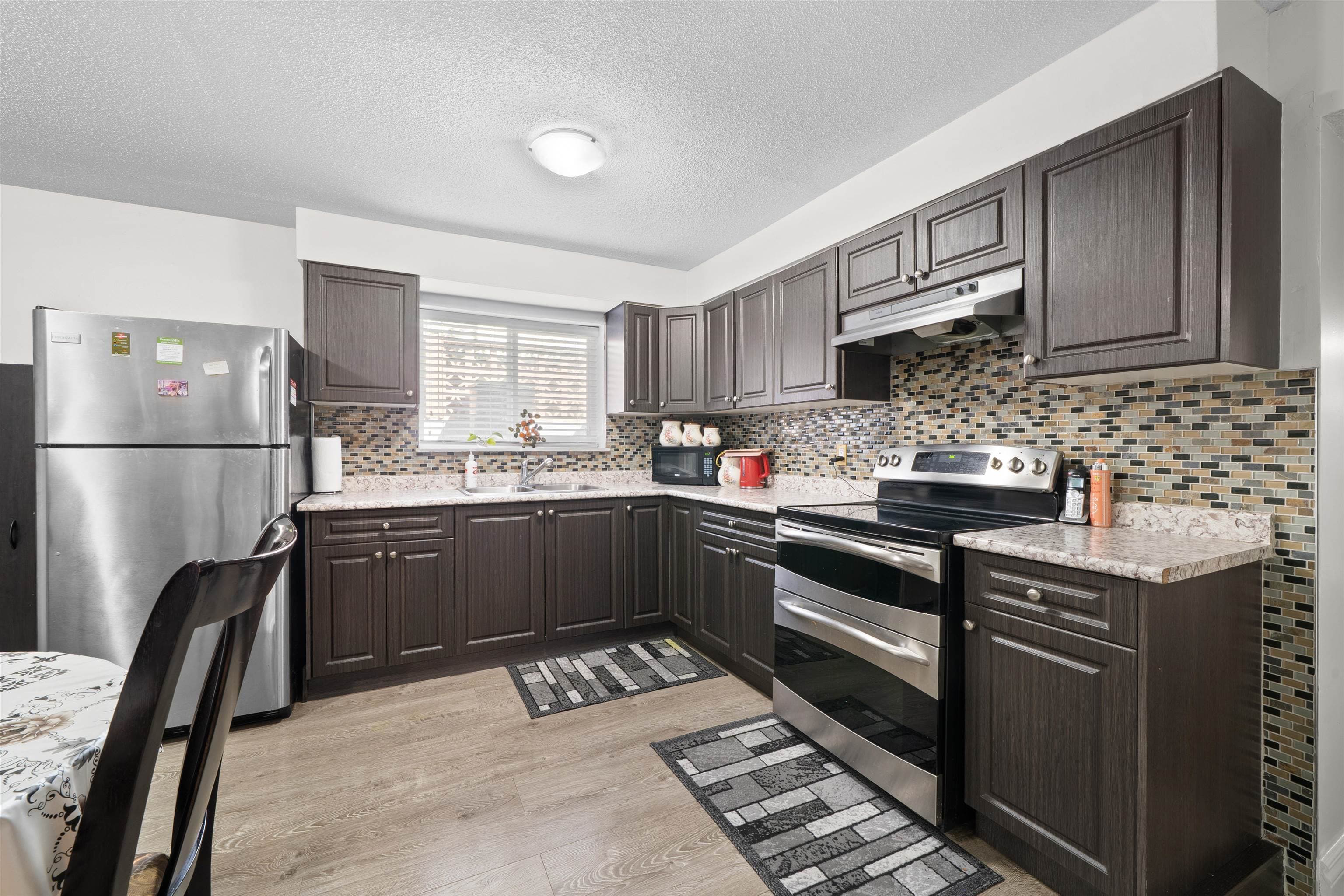 13687 112 Avenue, Surrey, V3R 2G4 — photo 3
