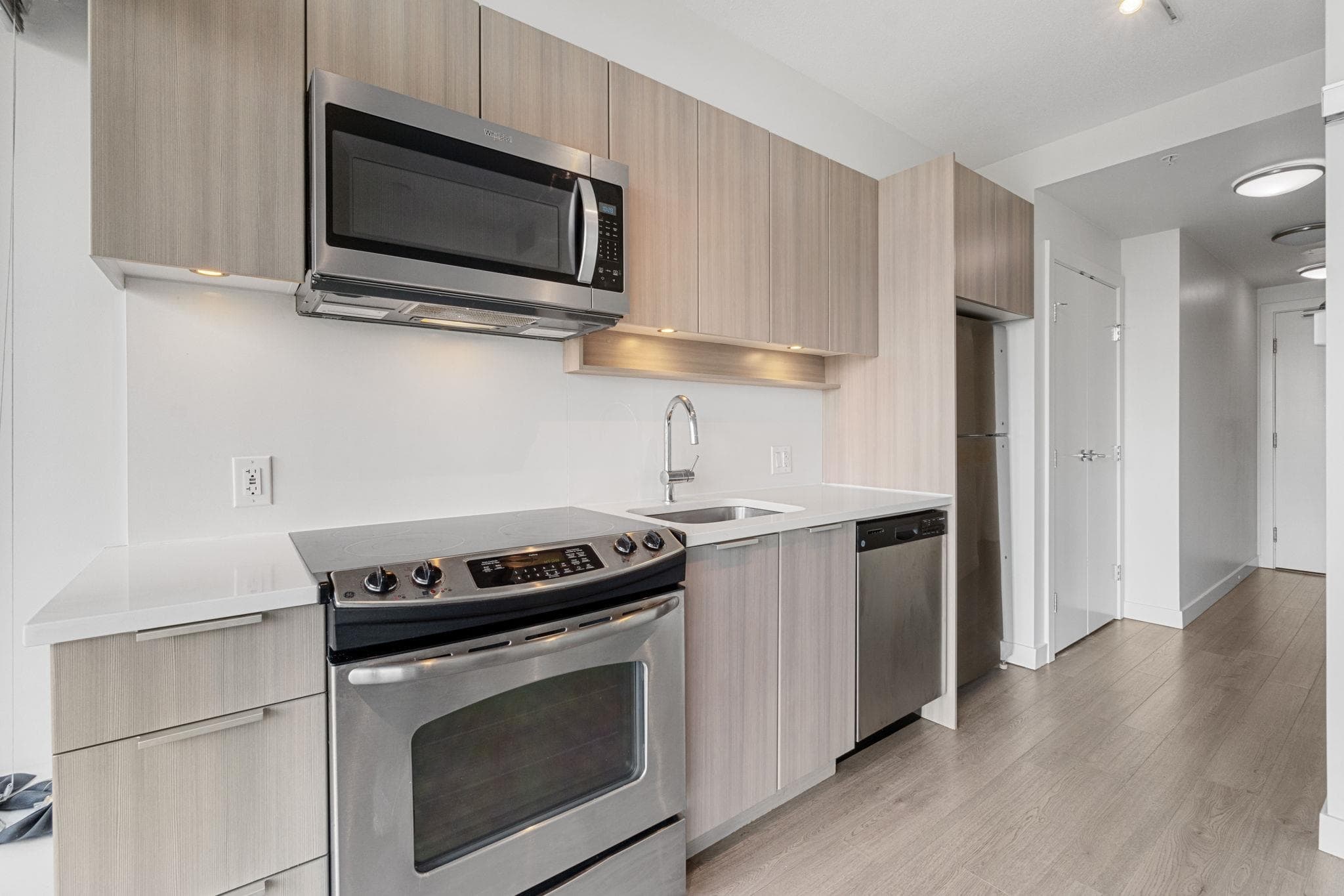 1010 - 13308 Central Avenue, Surrey, V3T 0M4 — photo 4