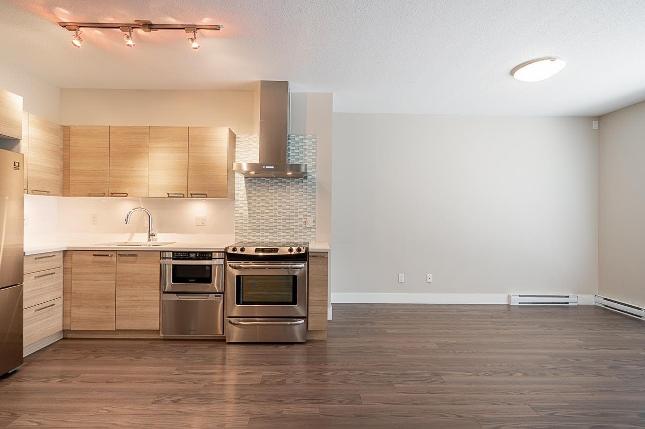 302 - 5811 177b Street Street, Surrey, V3S 4J4 — photo 4