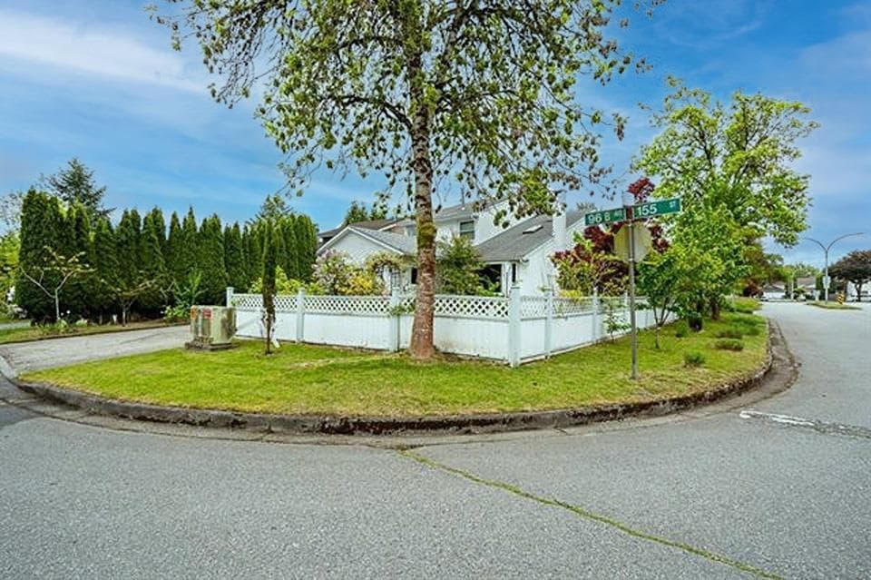 15524 96b Avenue, Surrey, V3R 7N7 — photo 2