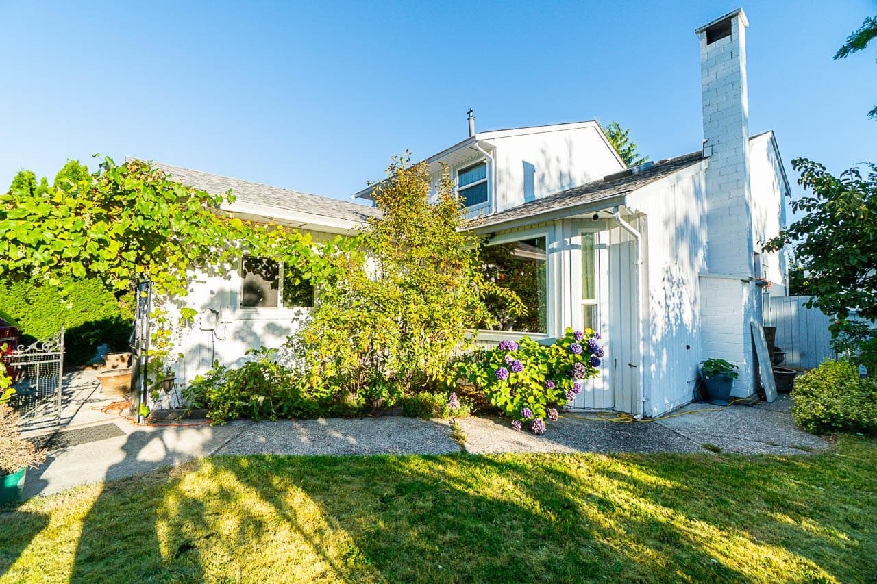 15524 96b Avenue, Surrey, V3R 7N7 — photo 3