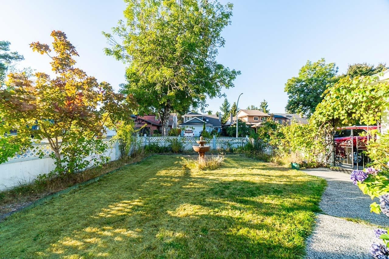 15524 96b Avenue, Surrey, V3R 7N7 — photo 5