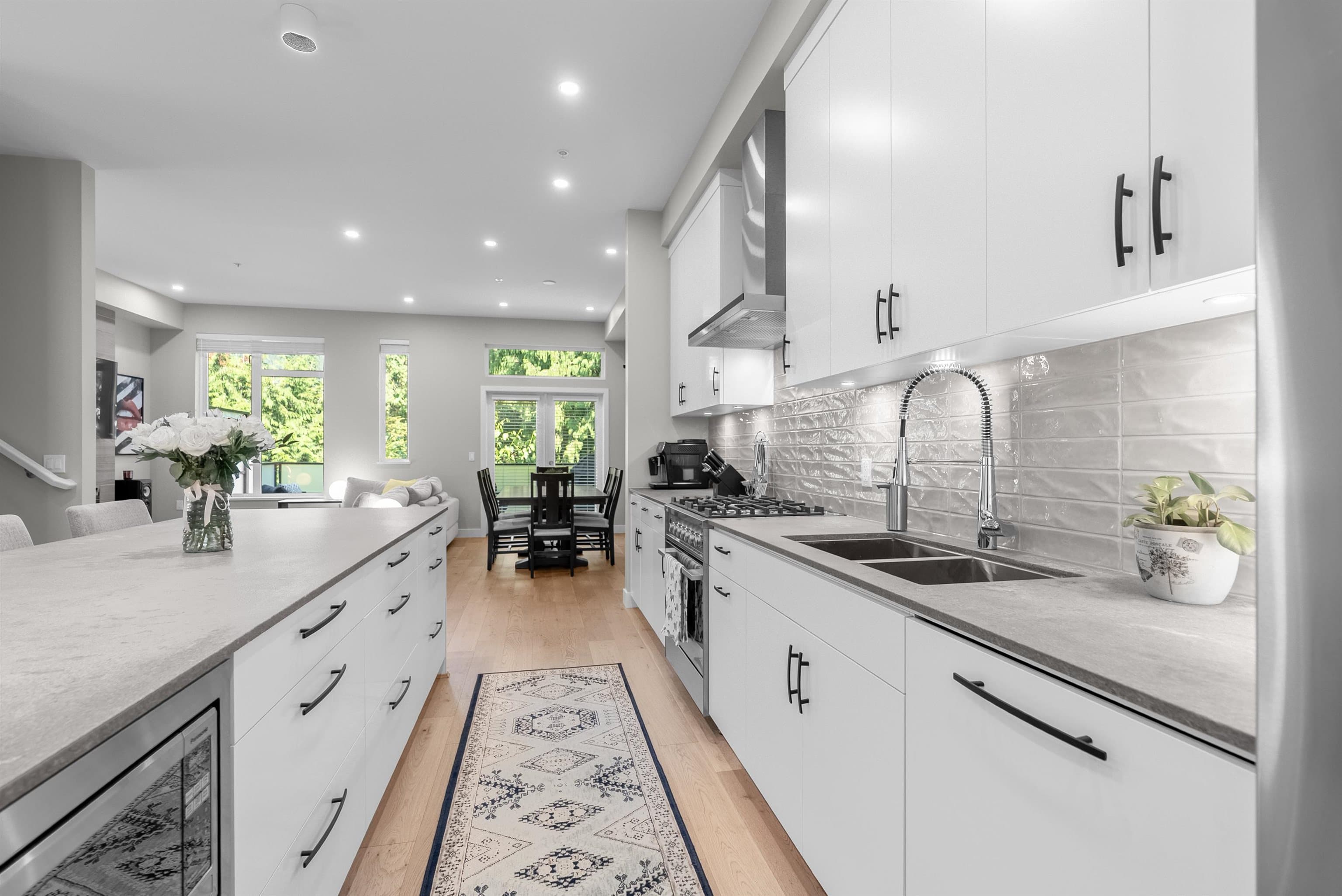 4676 Capilano Road, North Vancouver, V7R 4K3 — photo 3