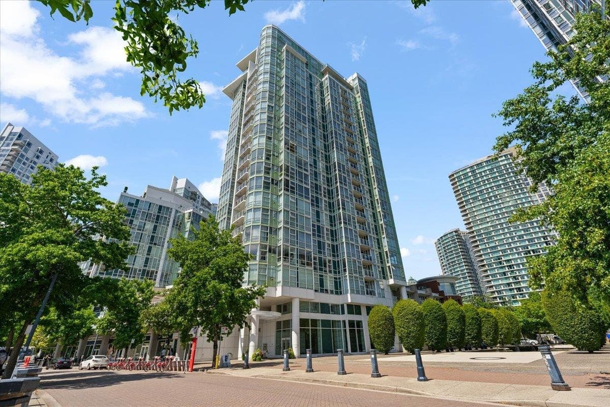 1903 - 1077 Marinaside Crescent, Vancouver — sold