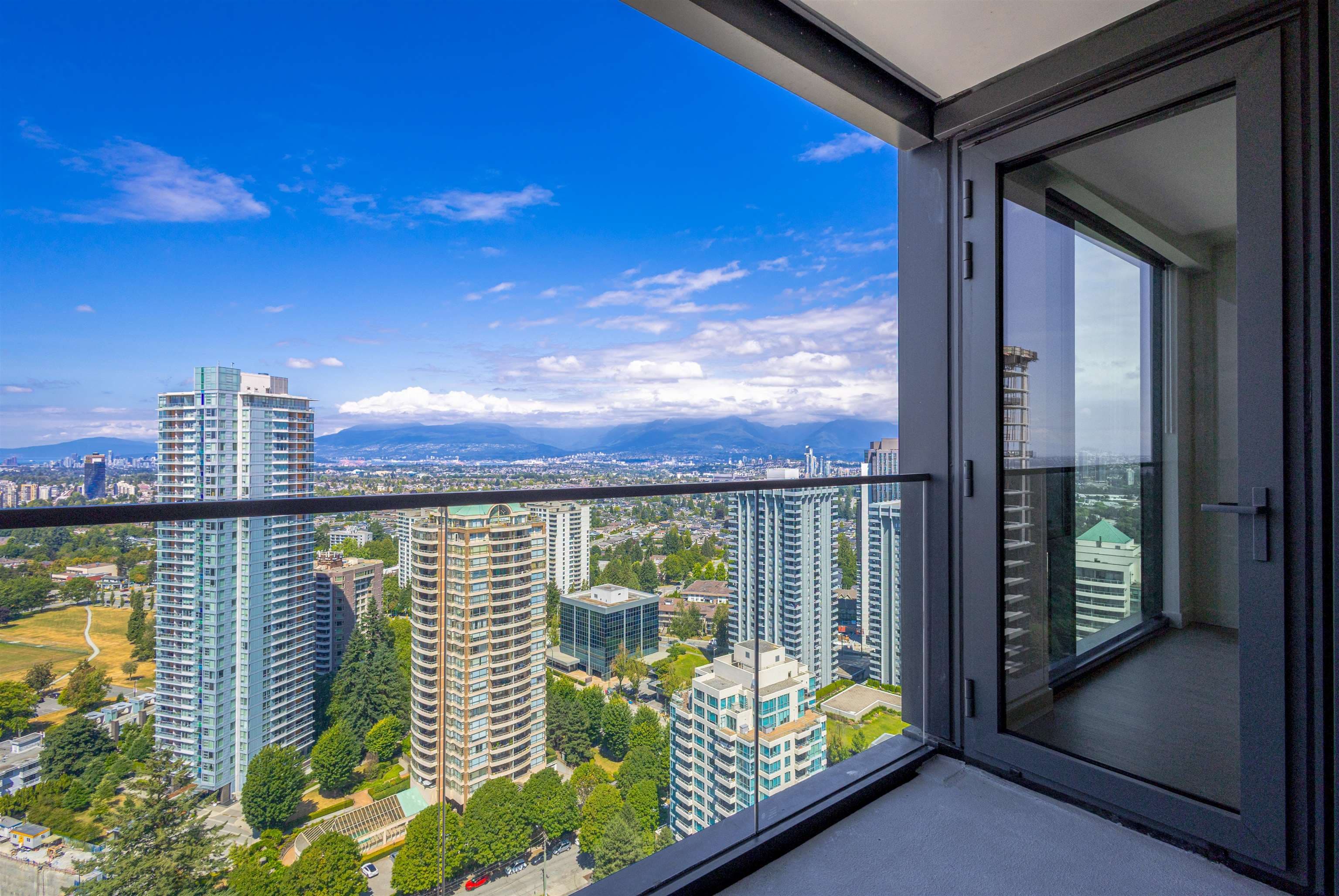 2505 - 5987 Wilson Avenue, Burnaby, V5H 0L7 — photo 2