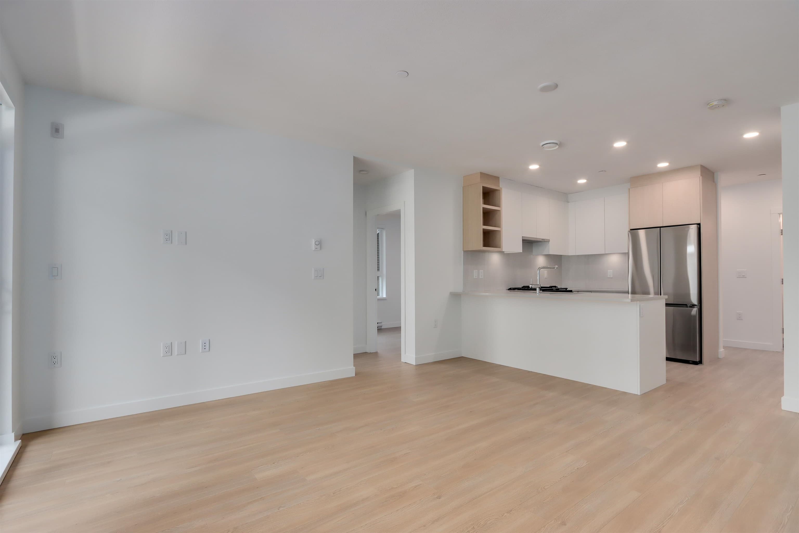101 - 723 Grover Avenue, Coquitlam, V3J 0L9 — photo 2