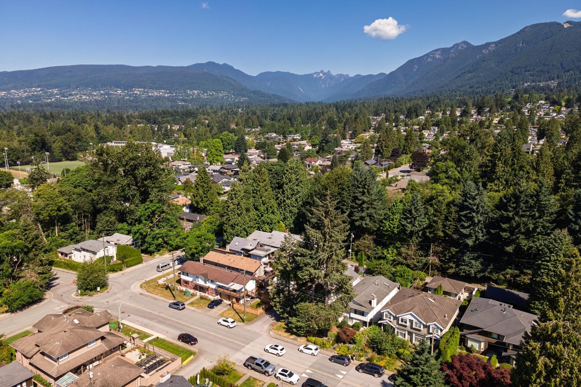 227-229 W 19th Street, North Vancouver, V7M 1X6 — photo 3