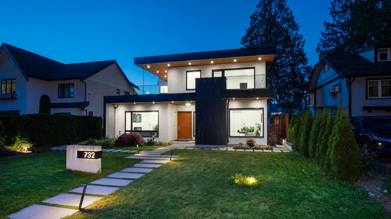 732 E 11th Street, North Vancouver