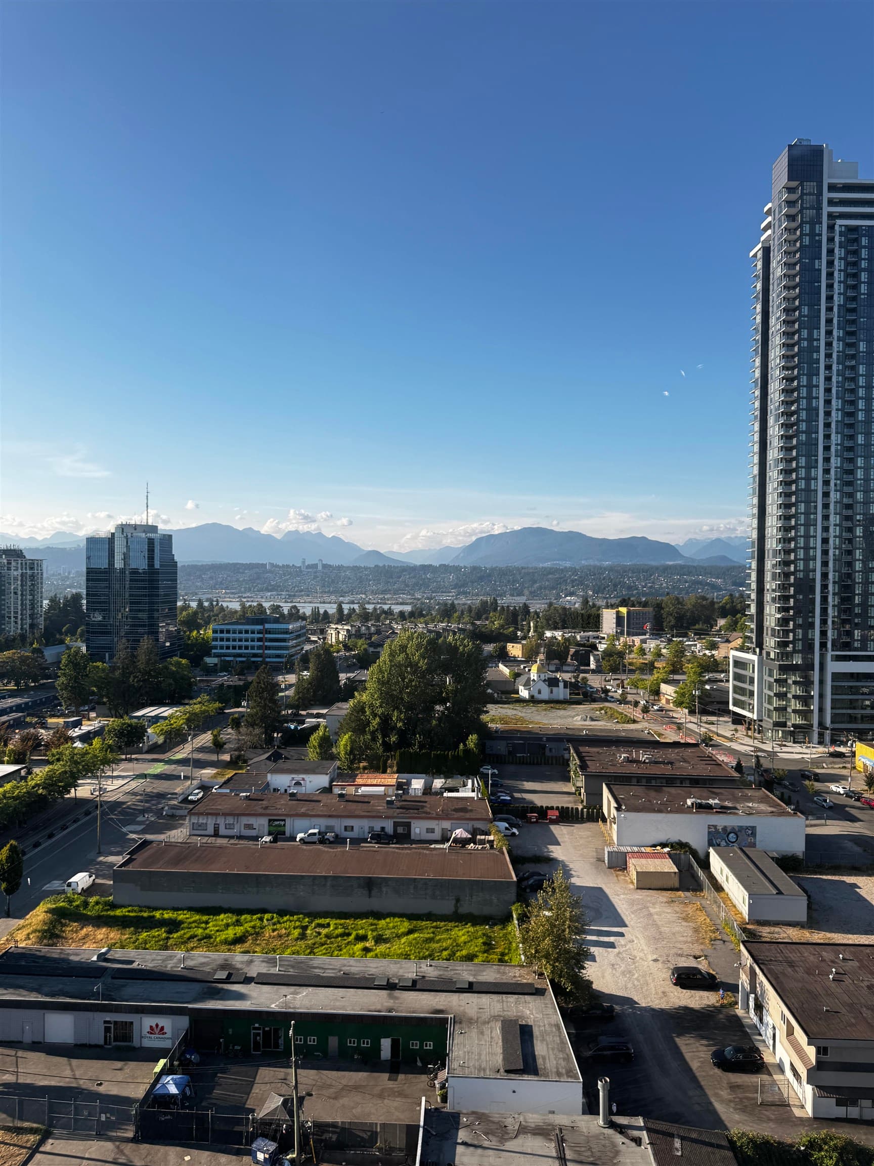 1510 - 10626 City Parkway, Surrey, V3T 0S3 — photo 4