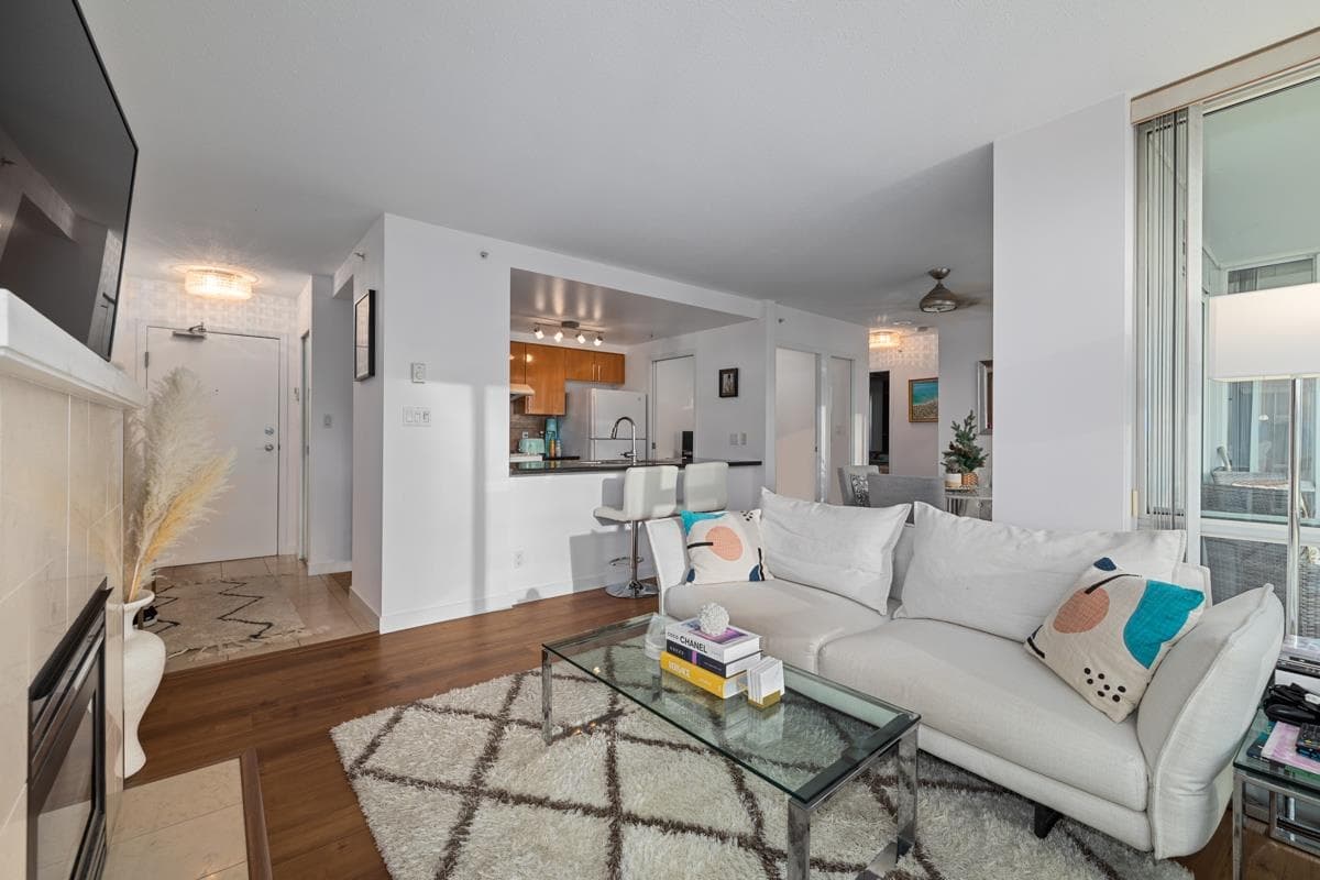 2201 - 1077 Marinaside Crescent, Vancouver, V6Z 2Z2 — photo 3