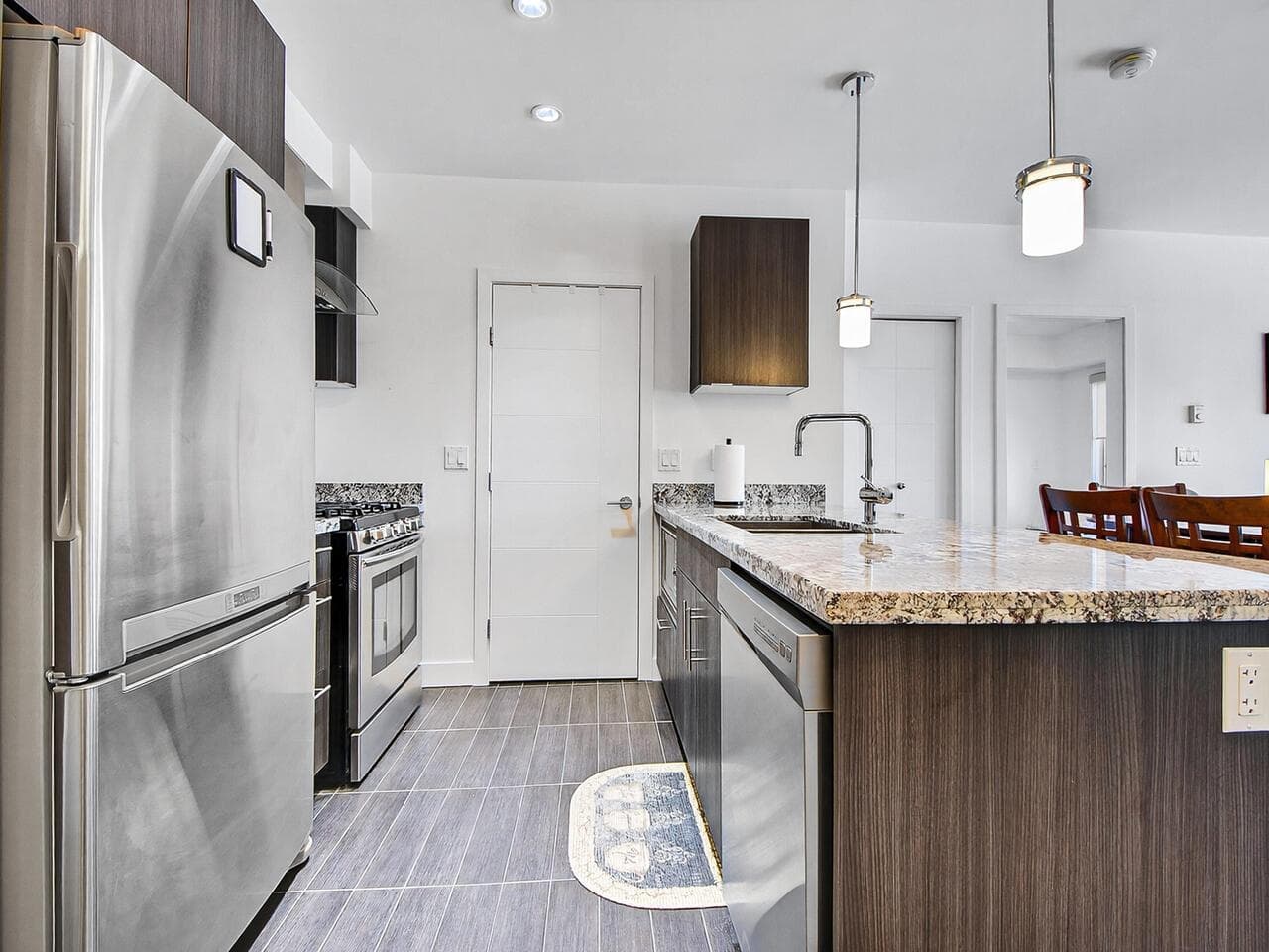 303 - 5688 Hastings Street, Burnaby, V5B 1R4 — photo 4