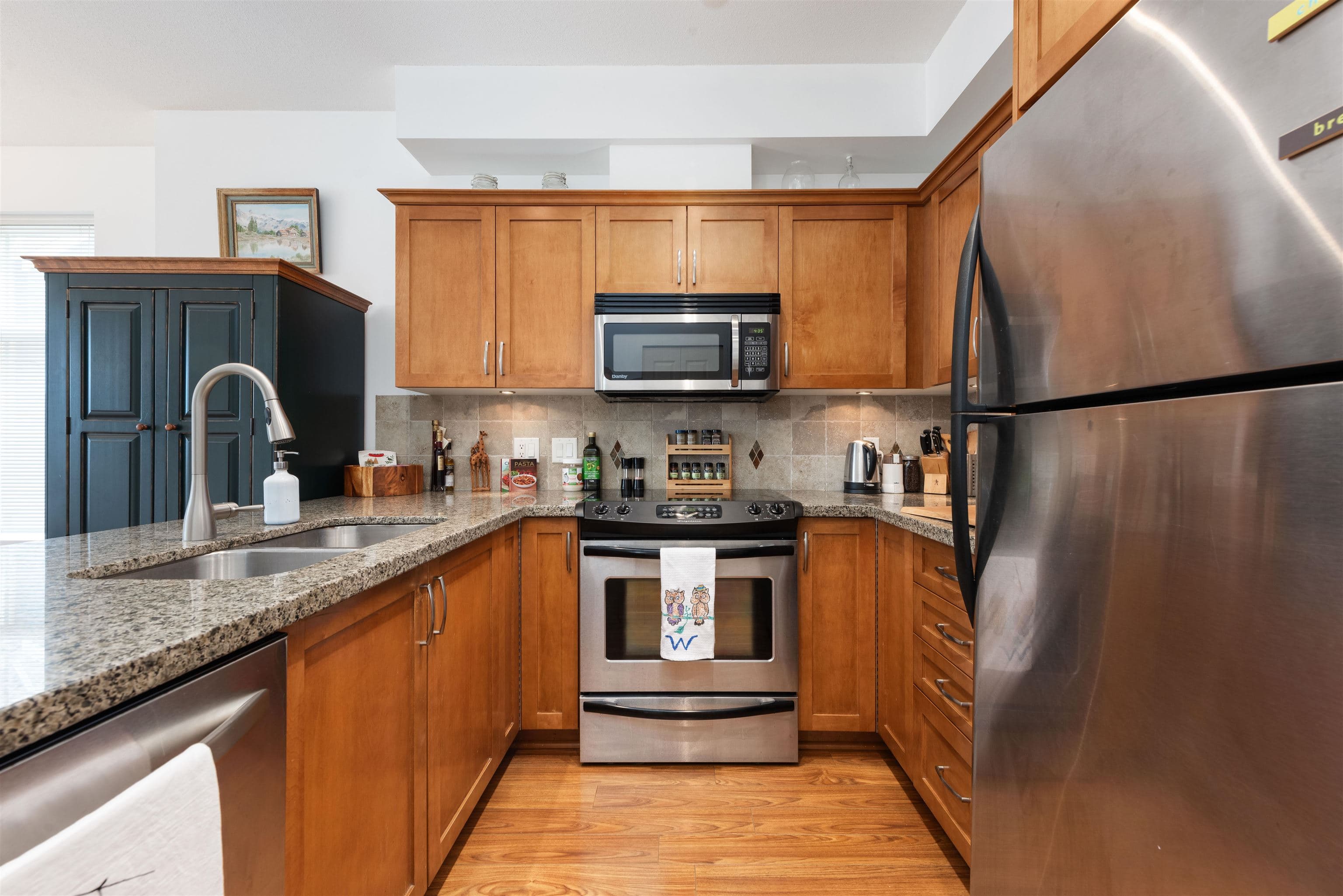 301 - 1336 Main Street, Squamish, V8B 0R2 — photo 3
