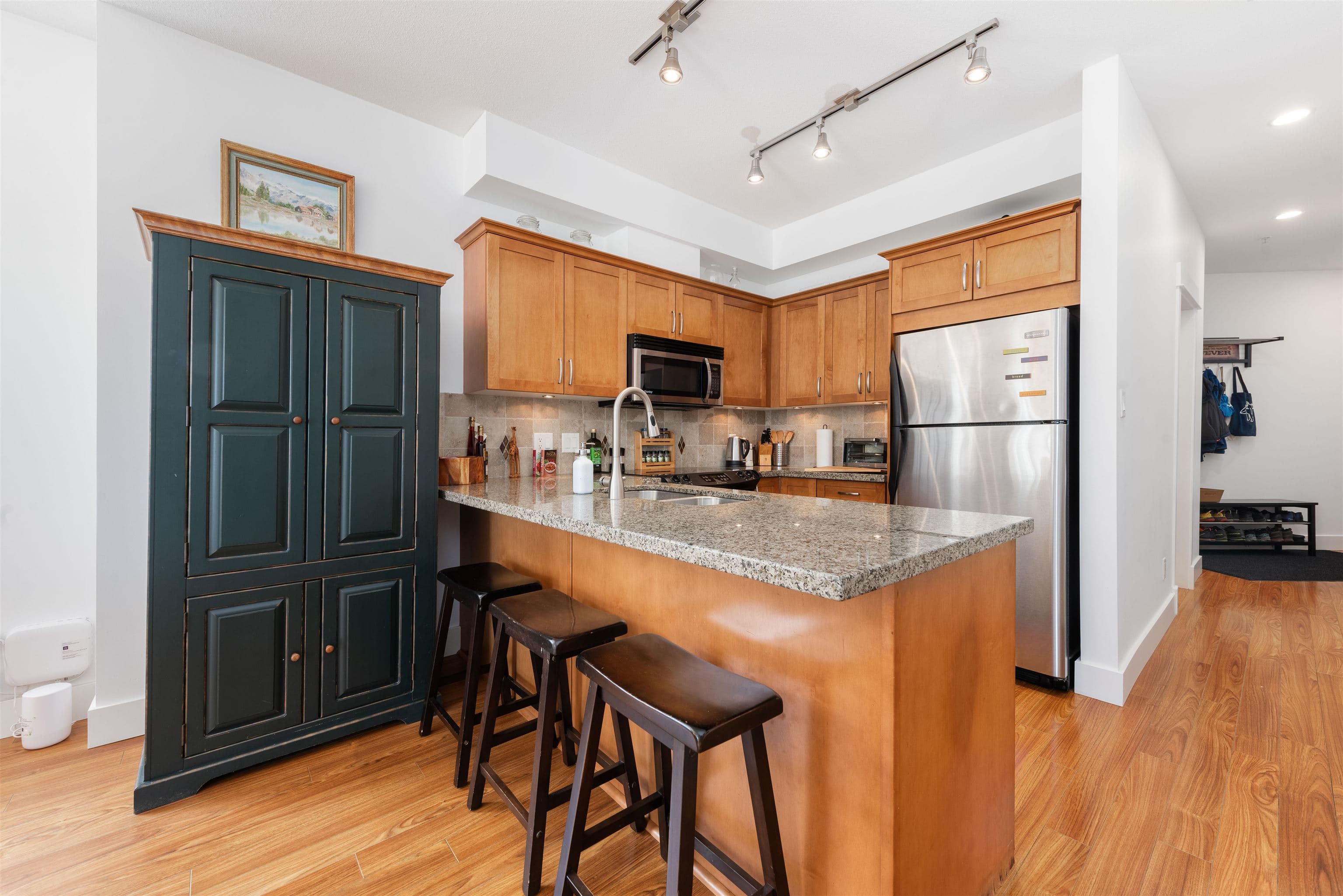 301 - 1336 Main Street, Squamish, V8B 0R2 — photo 4
