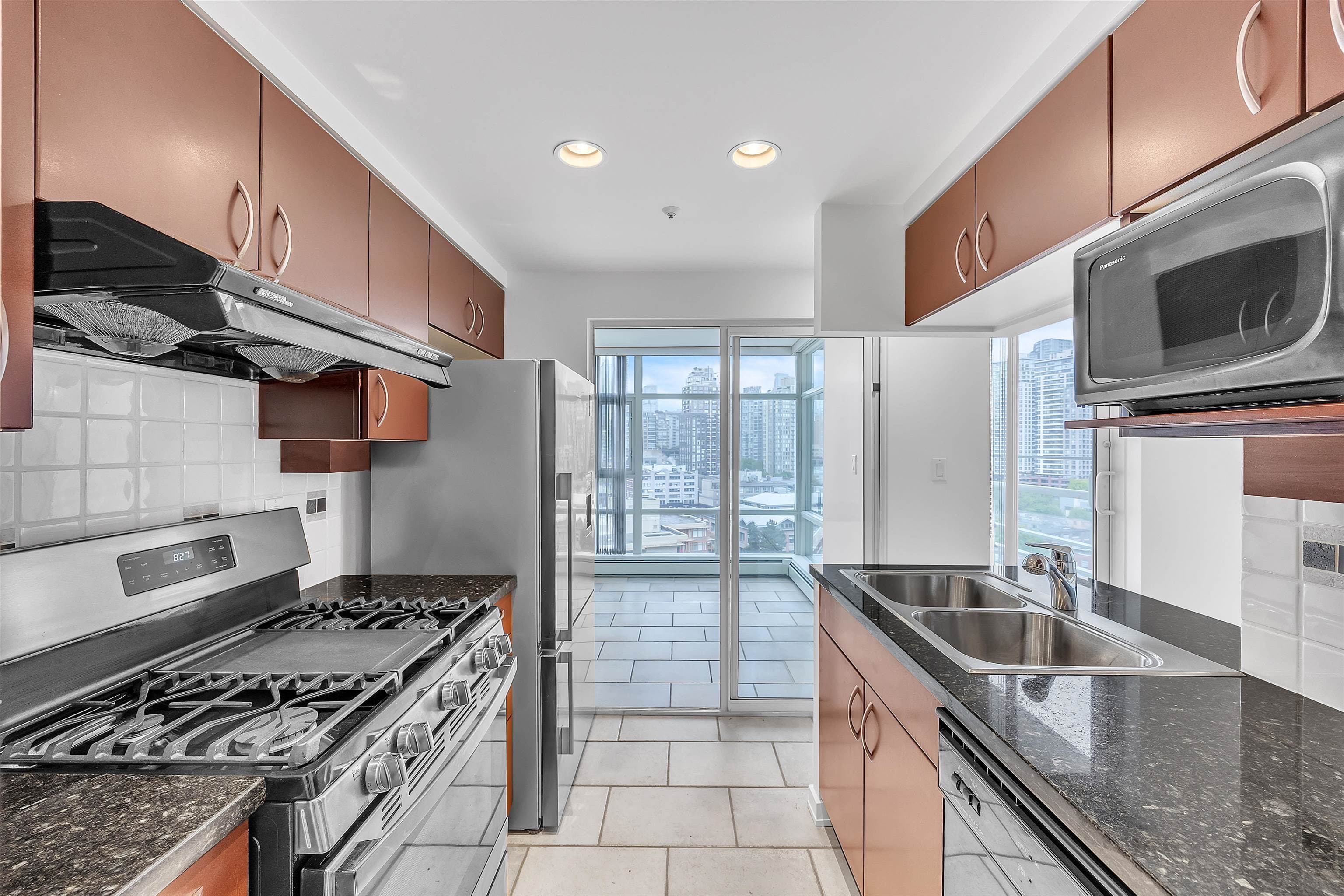1702 - 198 Aquarius Mews, Vancouver, V6Z 2Y4 — photo 3