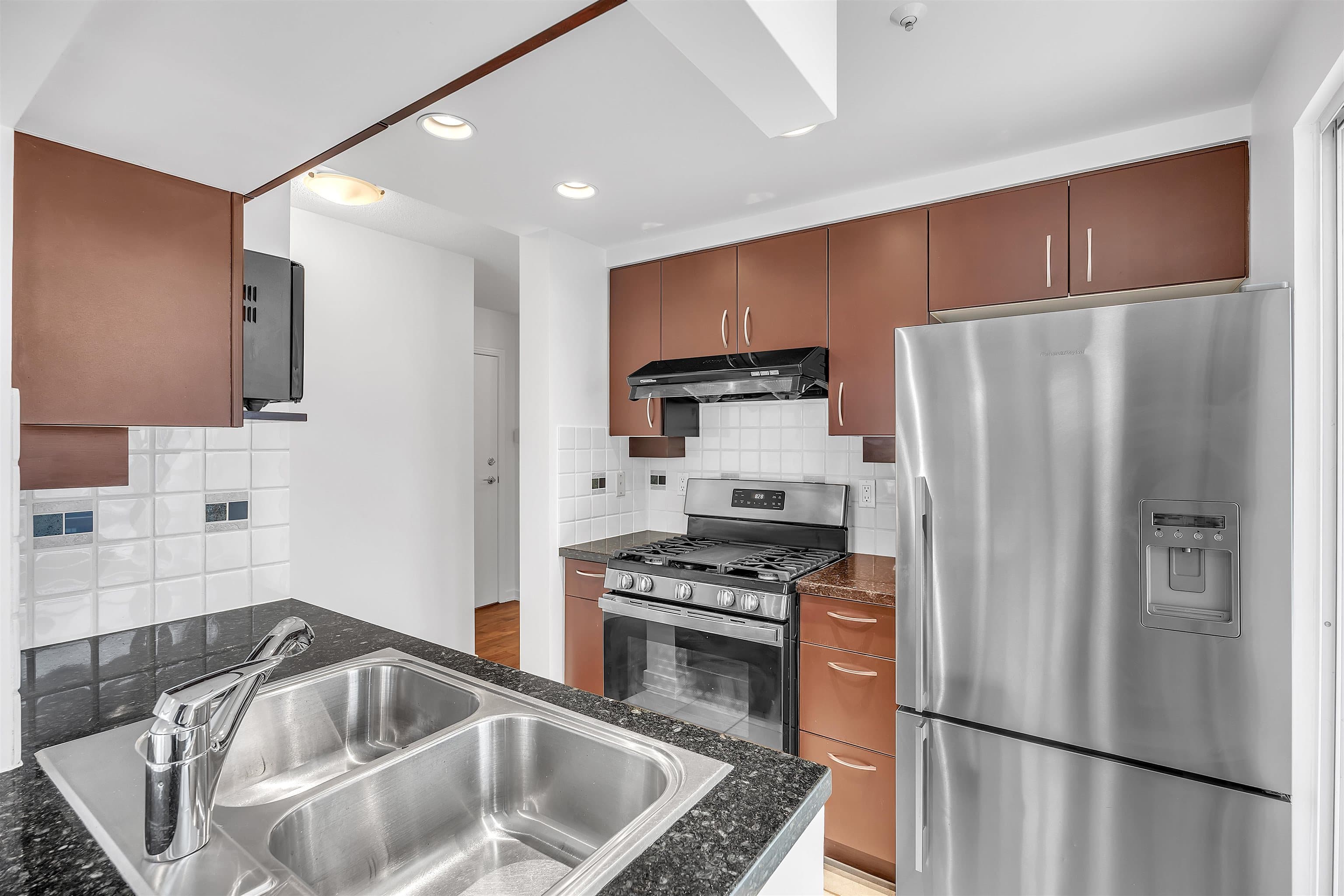 1702 - 198 Aquarius Mews, Vancouver, V6Z 2Y4 — photo 4