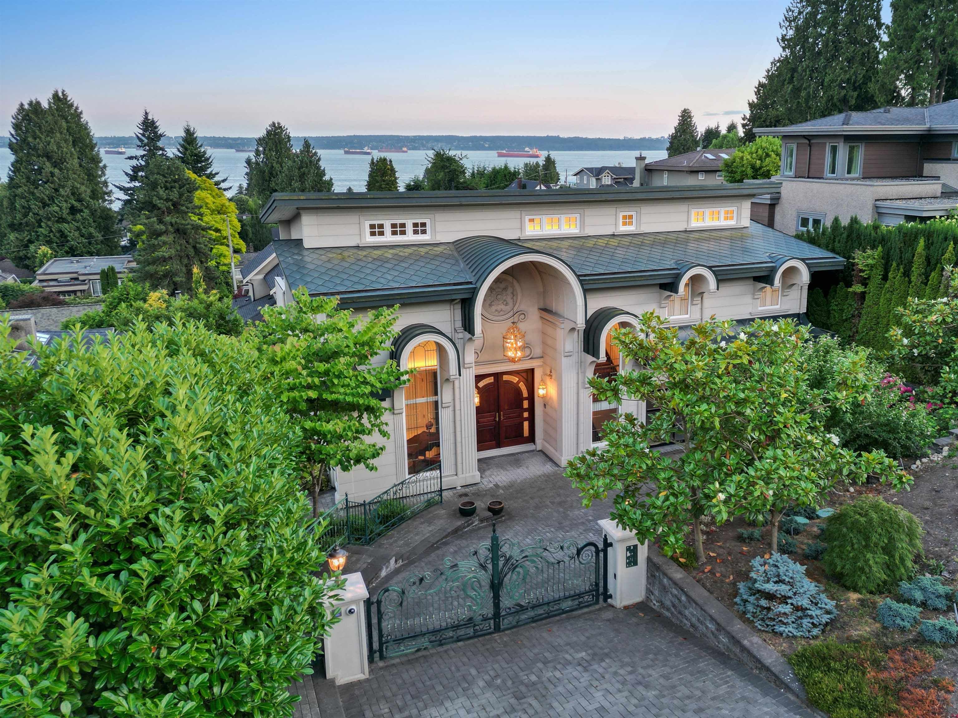 2540 Mathers Avenue, West Vancouver