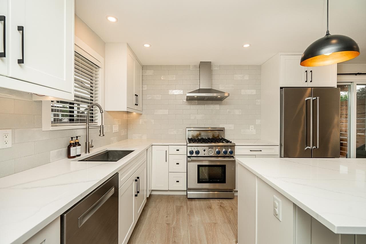 1822 Fraser Avenue, Port Coquitlam, V3B 1N1 — photo 3
