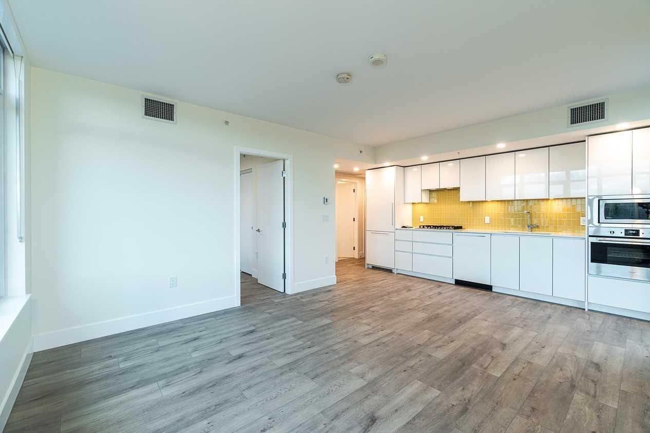 1308 - 10428 Whalley Boulevard, Surrey, V3T 1W6 — photo 2