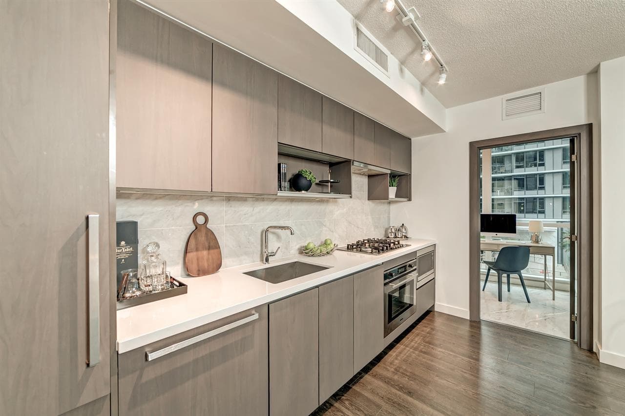 608 - 68 Smithe Street, Vancouver, V6B 0P4 — photo 2