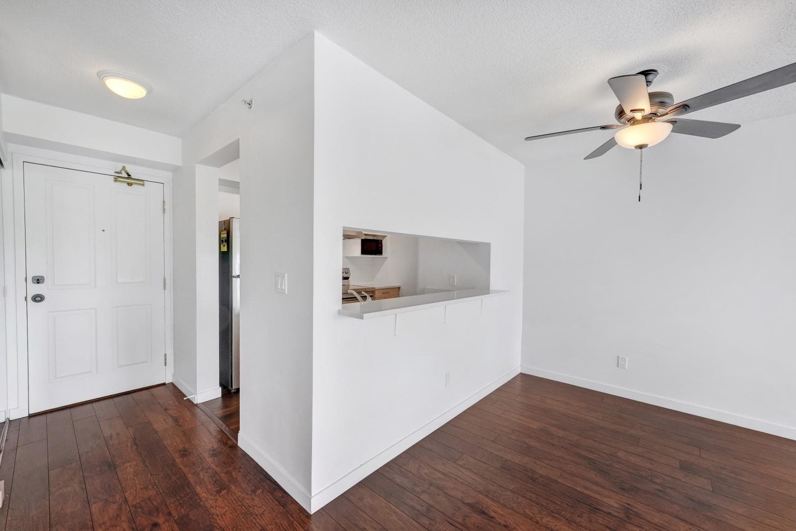 803 - 9830 Whalley Boulevard, Surrey, V3T 5S7 — photo 3