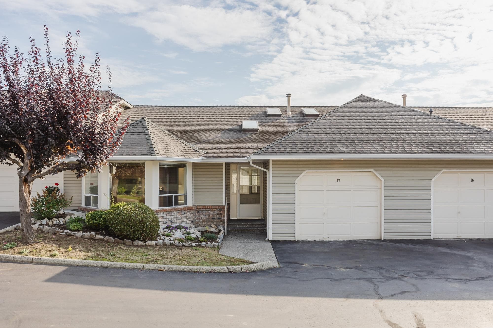 17 - 32615 Murray Avenue, Abbotsford, V2T 4T8 — photo 2