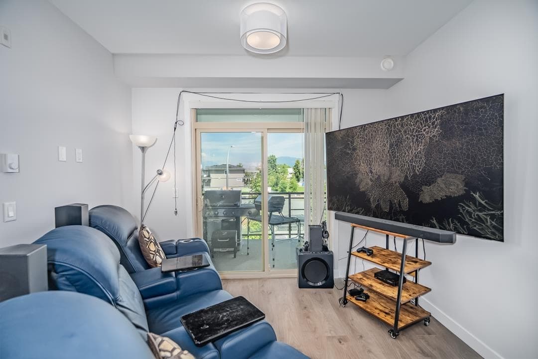 303 - 45562 Airport Road, Chilliwack, V2P 0J8 — photo 3