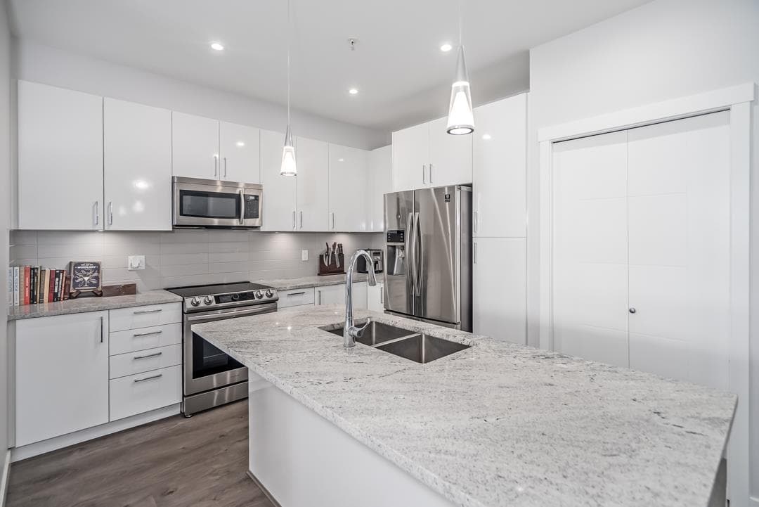303 - 45562 Airport Road, Chilliwack, V2P 0J8 — photo 1