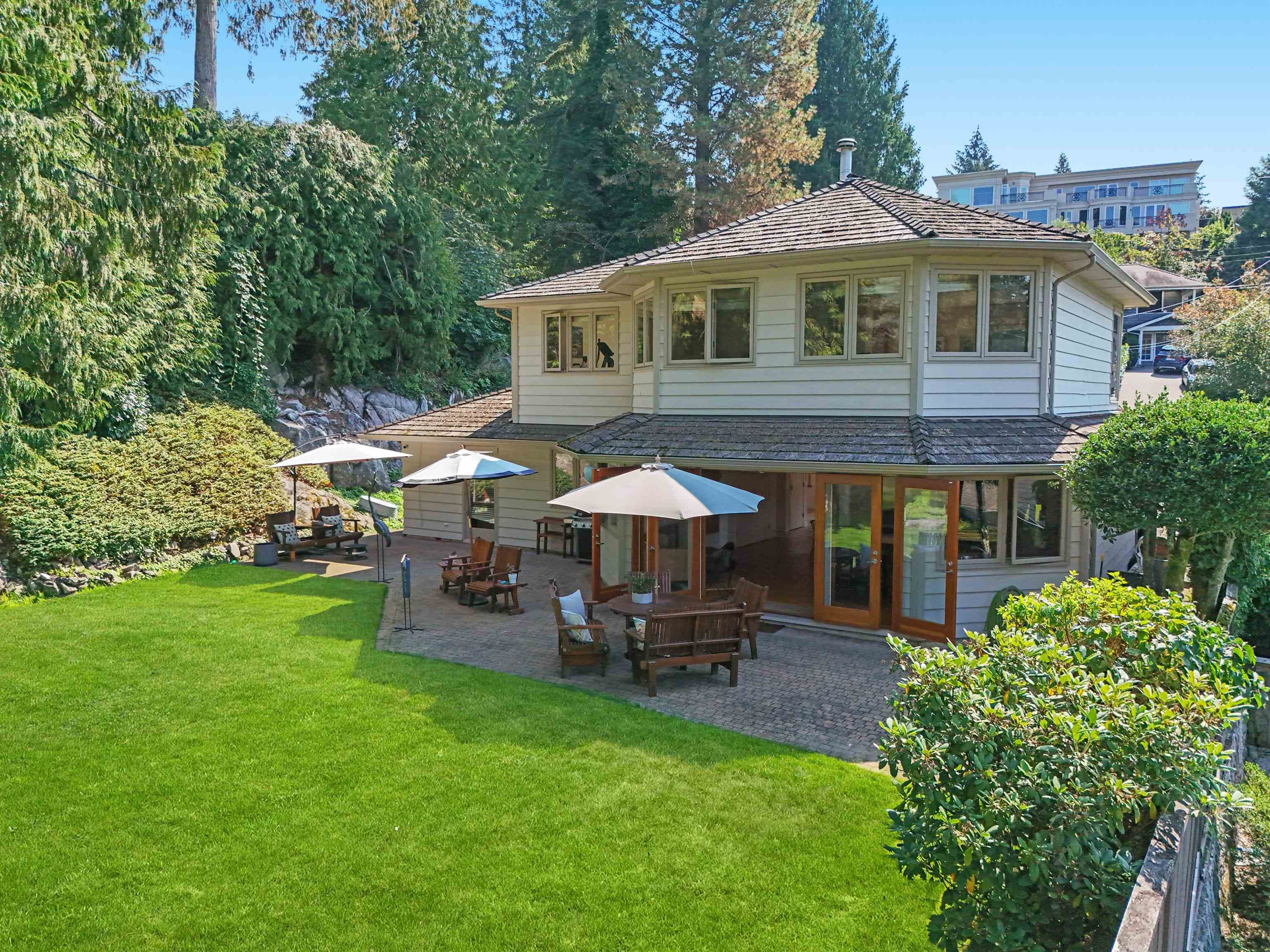 5475 Greenleaf Road, West Vancouver