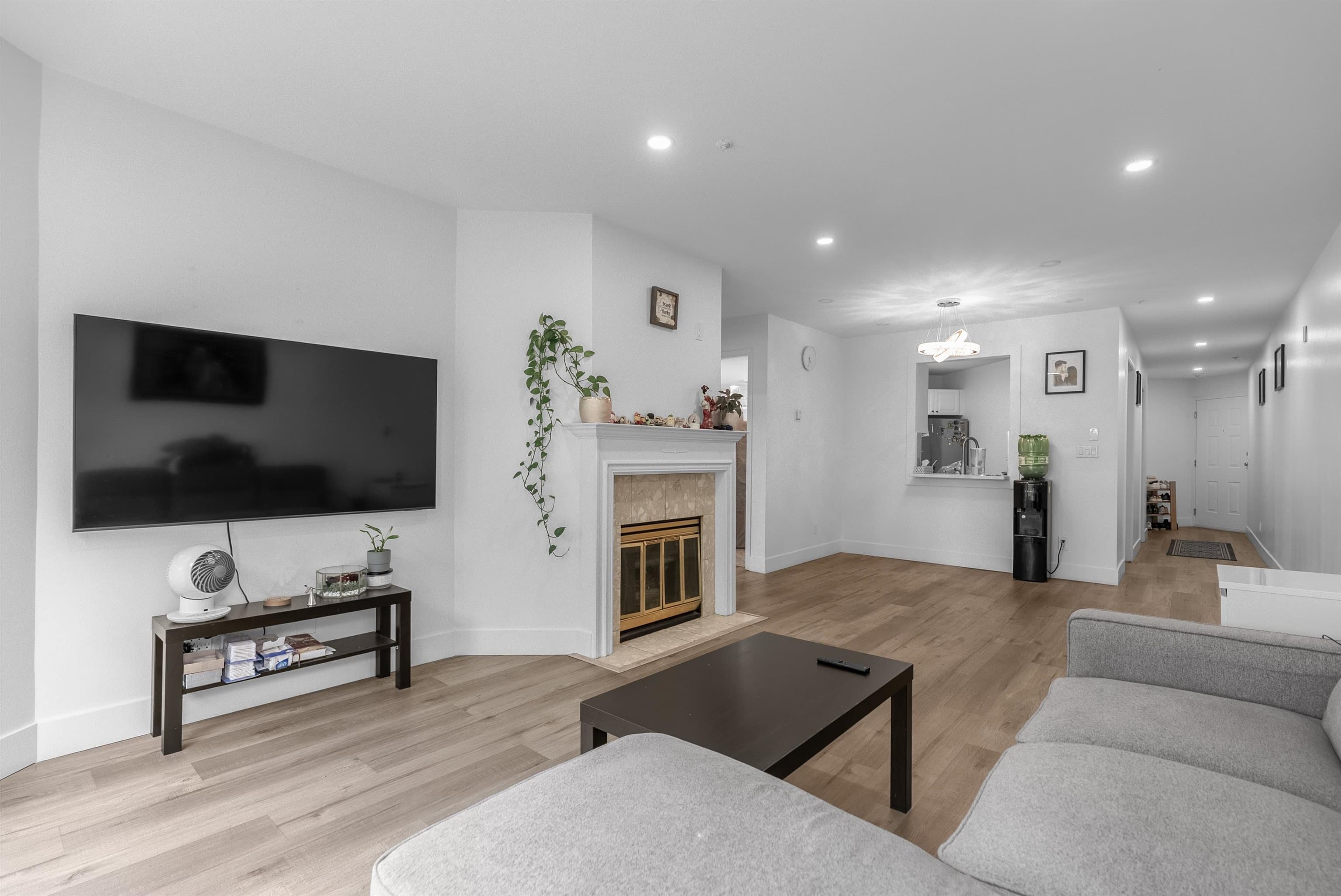 210 - 7171 121 Street, Surrey, V3W 1G9 — photo 2