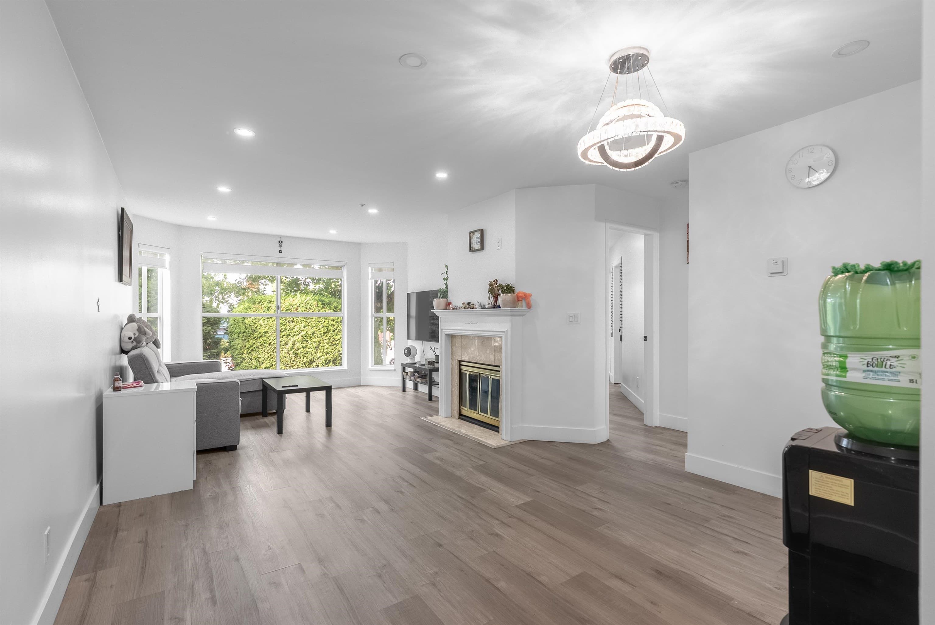 210 - 7171 121 Street, Surrey, V3W 1G9 — photo 3