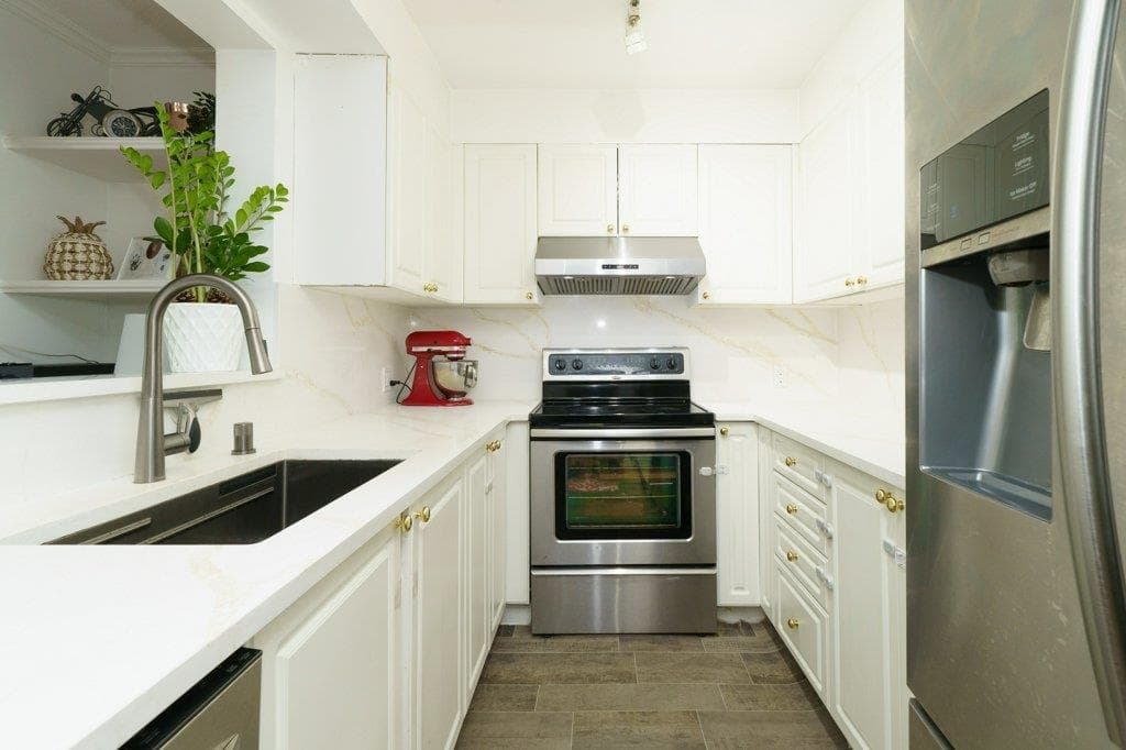106 - 15258 105 Avenue, Surrey, V3R 0W8 — photo 3