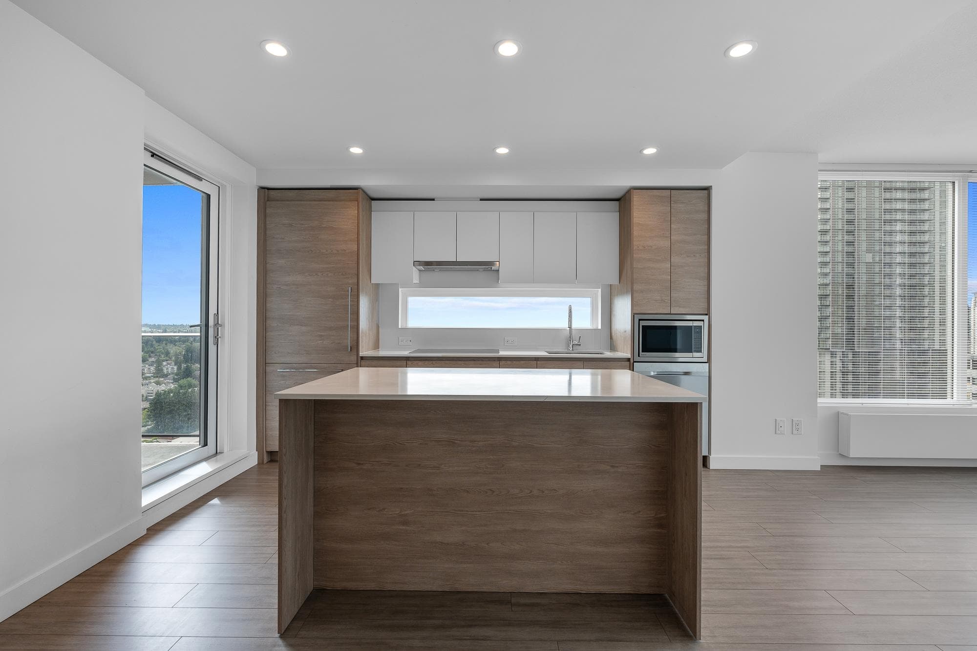 2404 - 13615 Fraser Highway, Surrey, V3T 0P7 — photo 5