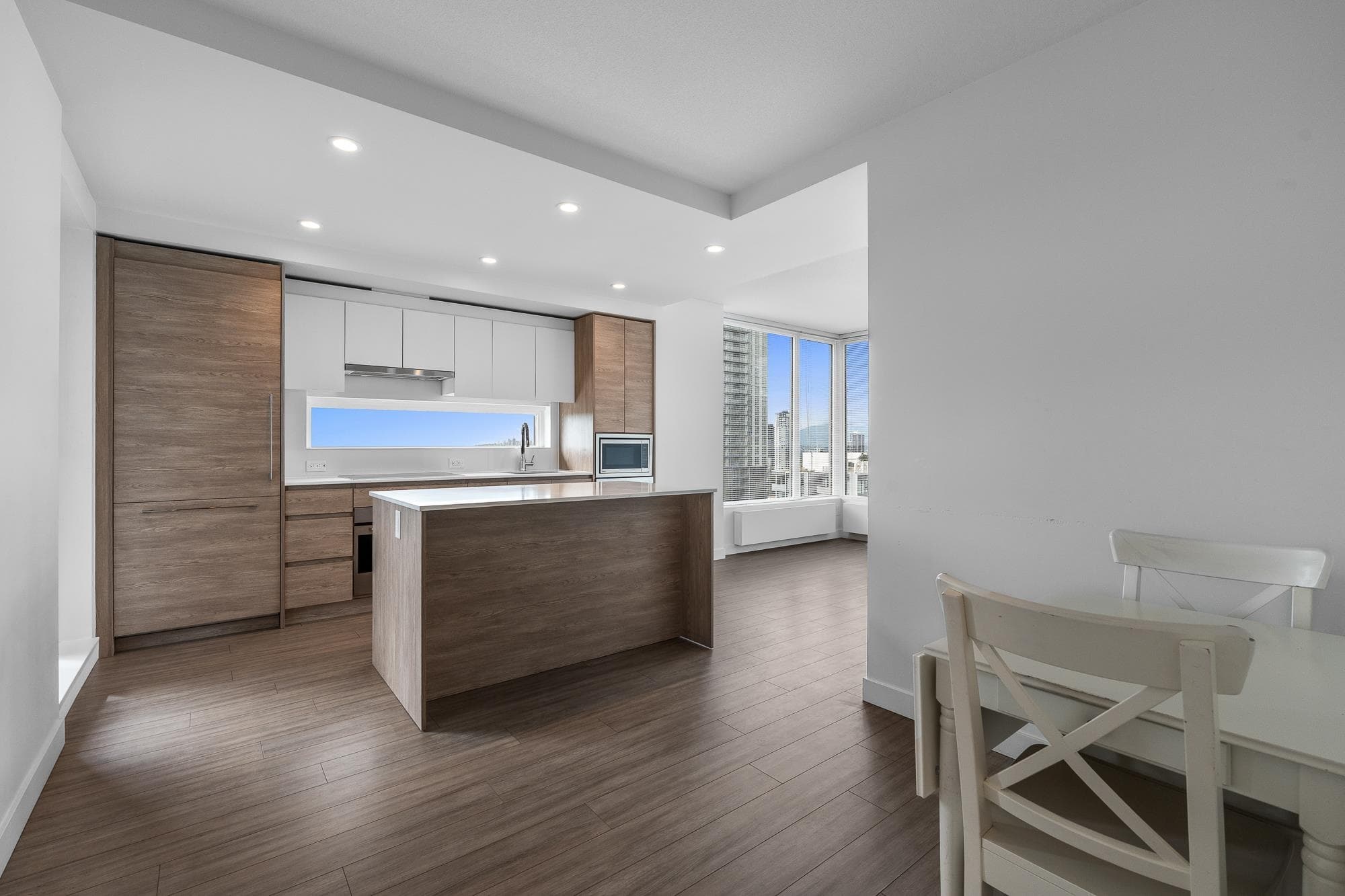 2404 - 13615 Fraser Highway, Surrey, V3T 0P7 — photo 4