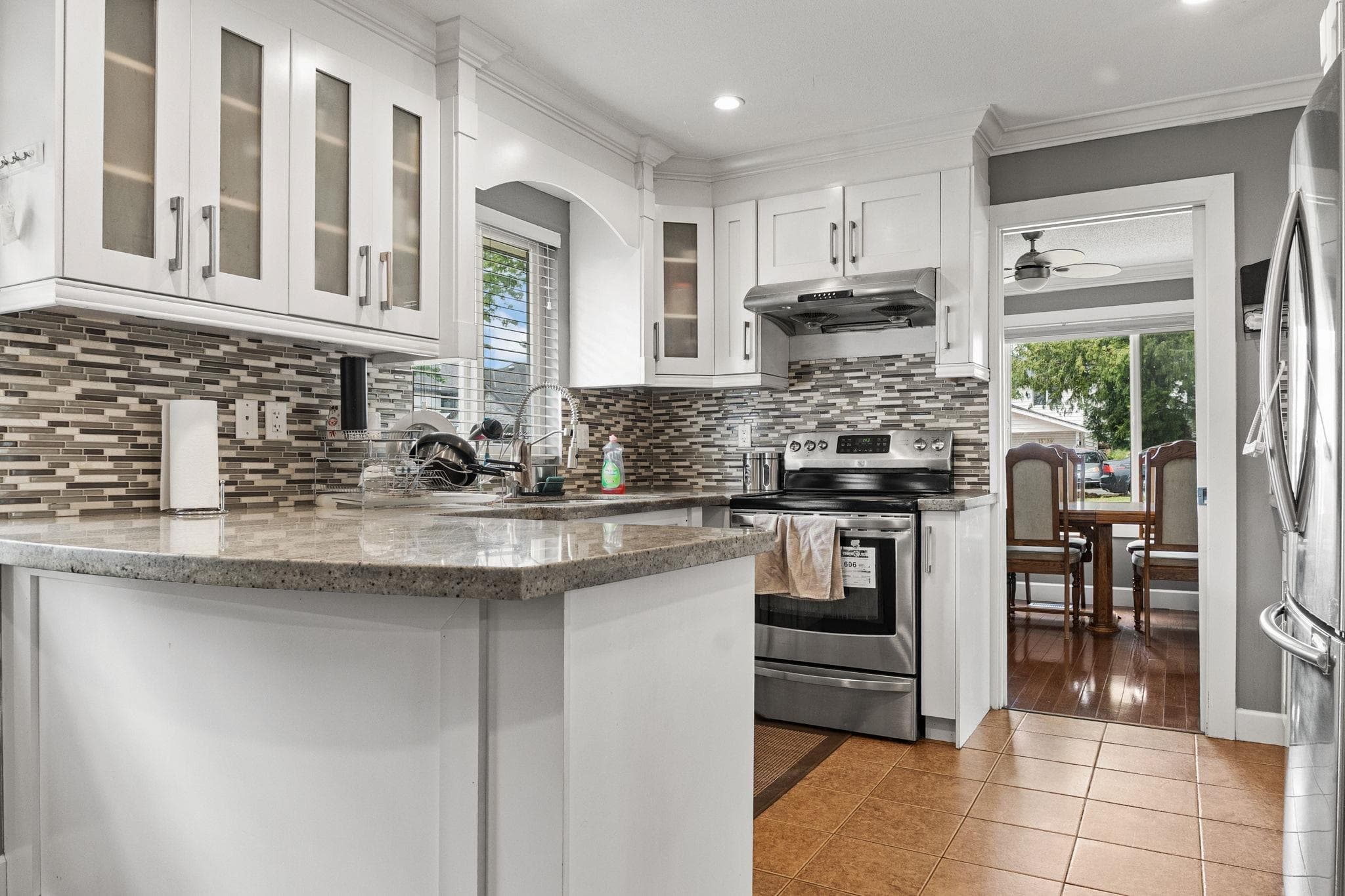 15042 85a Avenue, Surrey, V3S 6A5 — photo 2