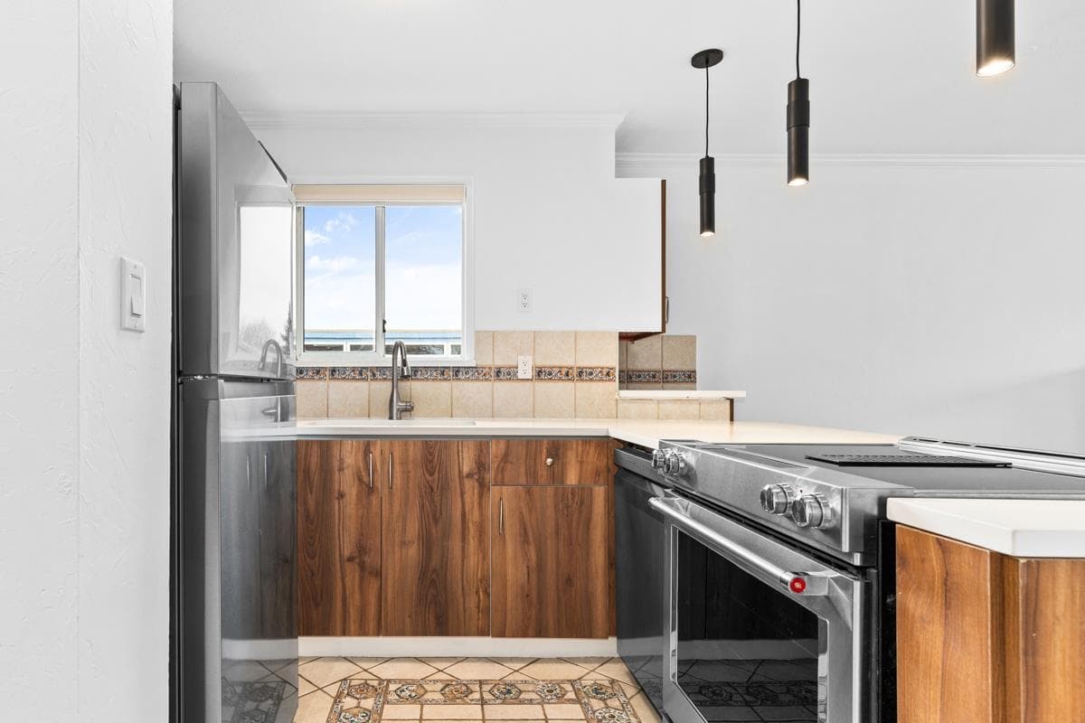 402 - 1959 W 2nd Avenue, Vancouver, V6J 1J2 — photo 2