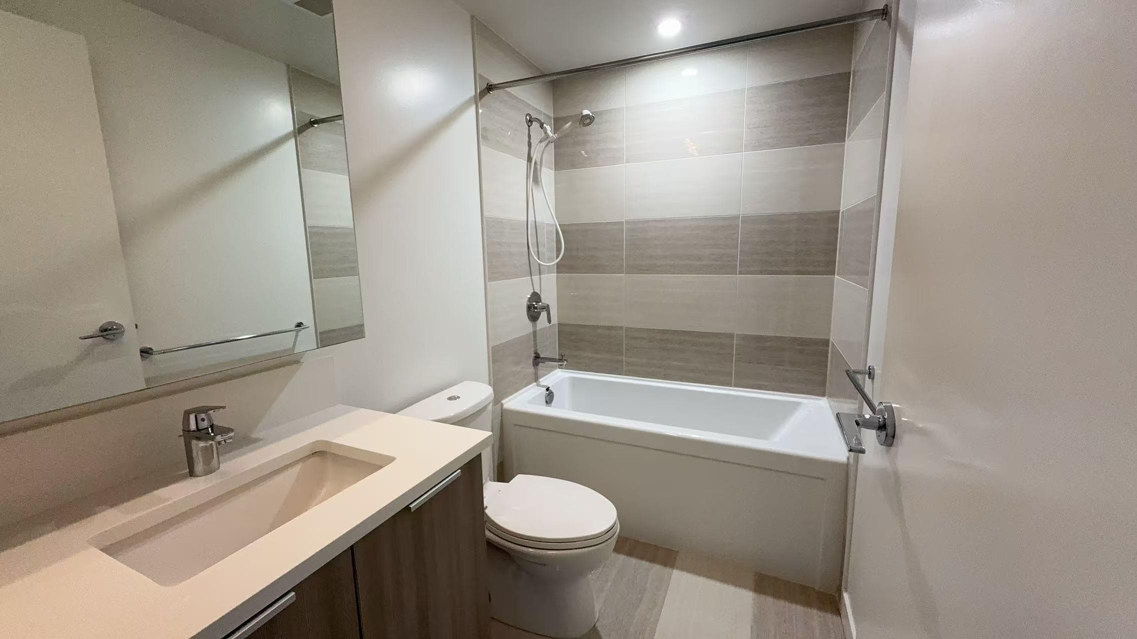 2110 - 13308 Central Avenue, Surrey, V3T 0M4 — photo 5