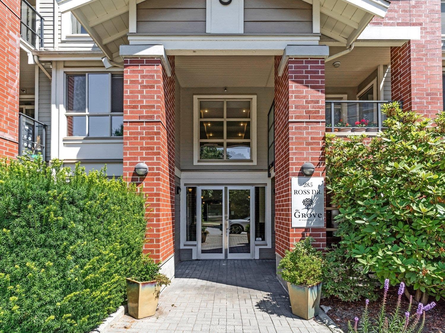 402 - 285 Ross Drive, New Westminster, V3L 0B9 — photo 2