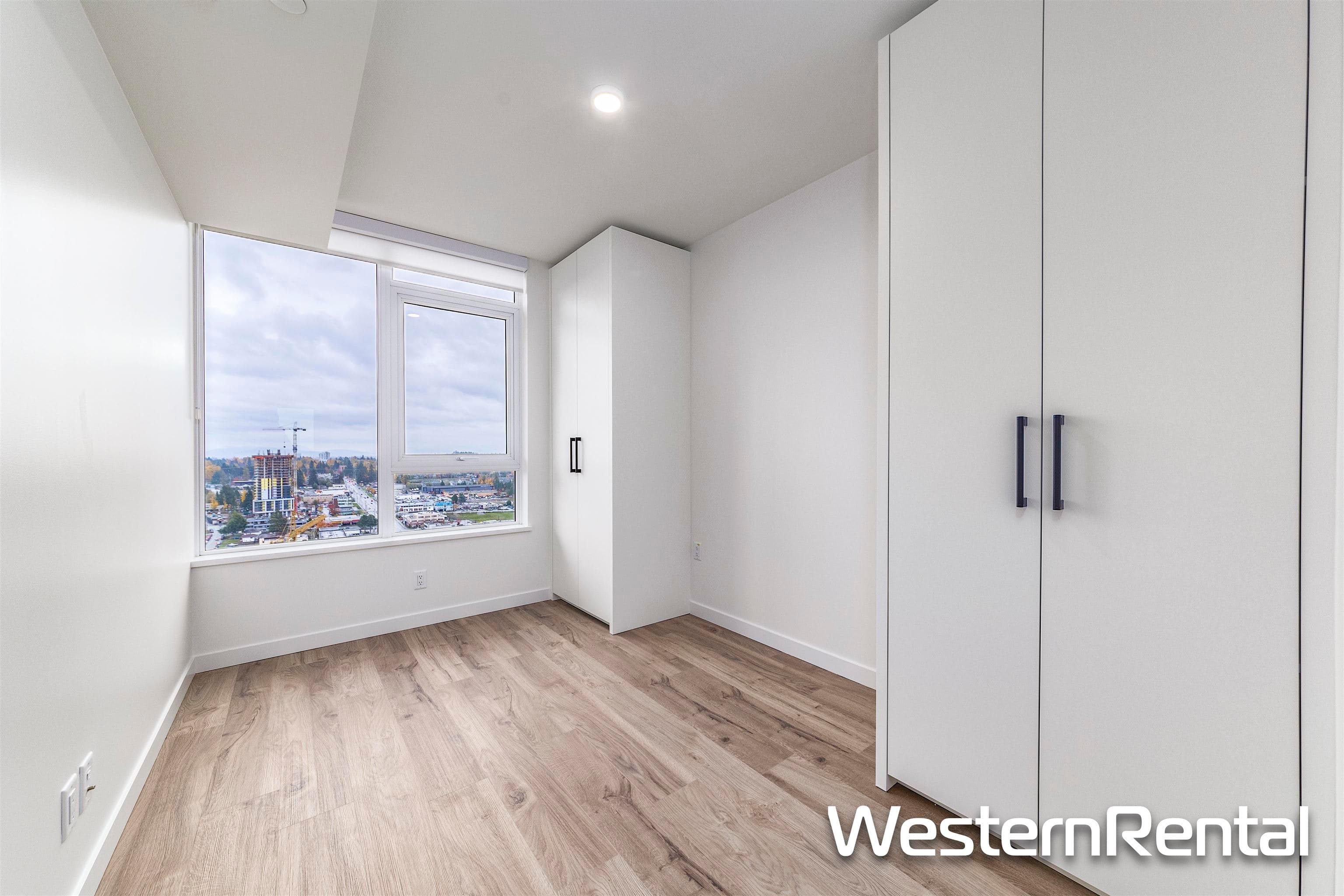 29FL - 10448 University Drive, Surrey, V3T 0S7 — photo 4