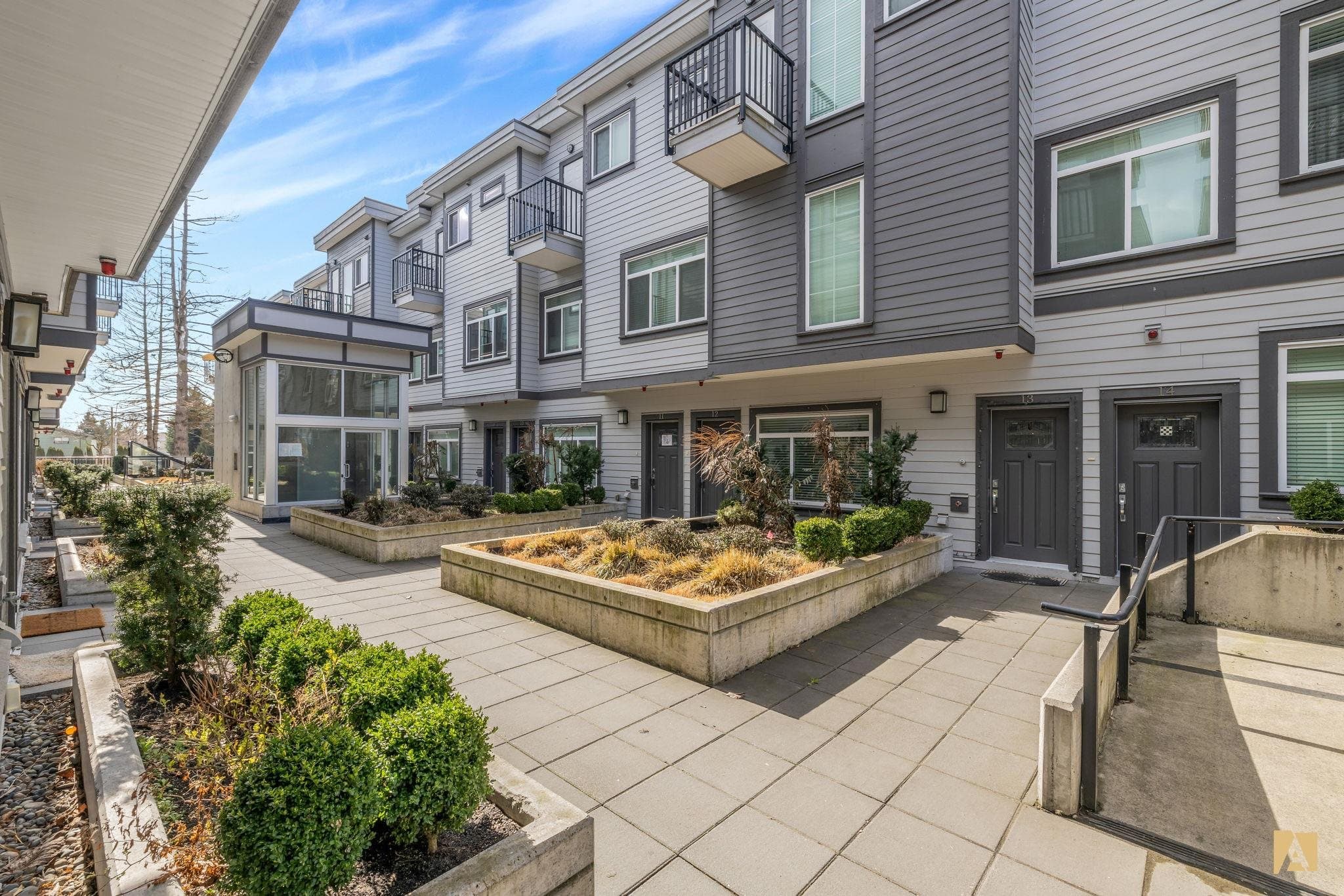 10 - 7247 140 Street, Surrey, V3W 1K8 — photo 2