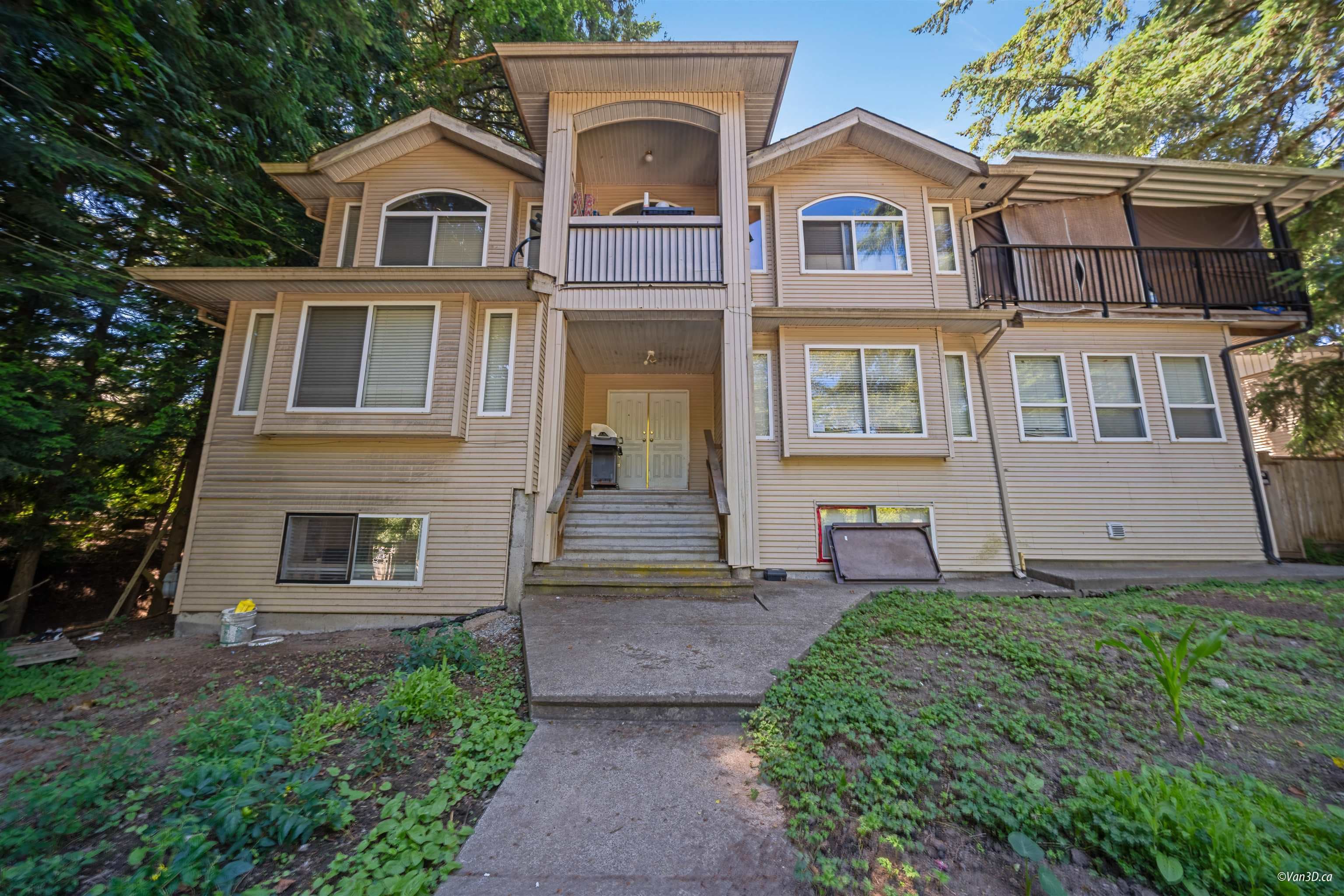 8863 King George Boulevard, Surrey