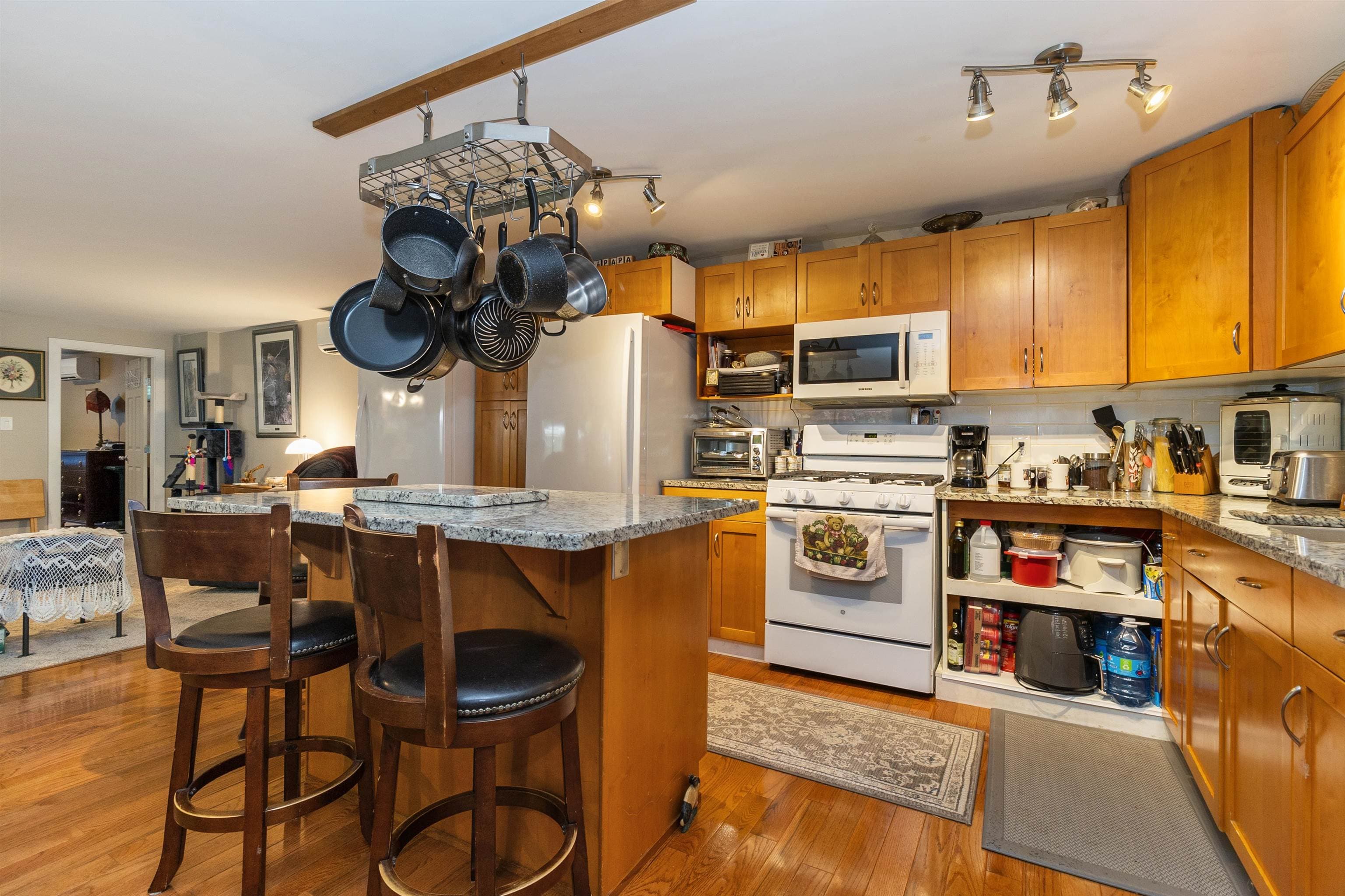 107 - 46511 Chilliwack Lake Road, Sardis - Chwk River Valley, V2R 3S4 — photo 3