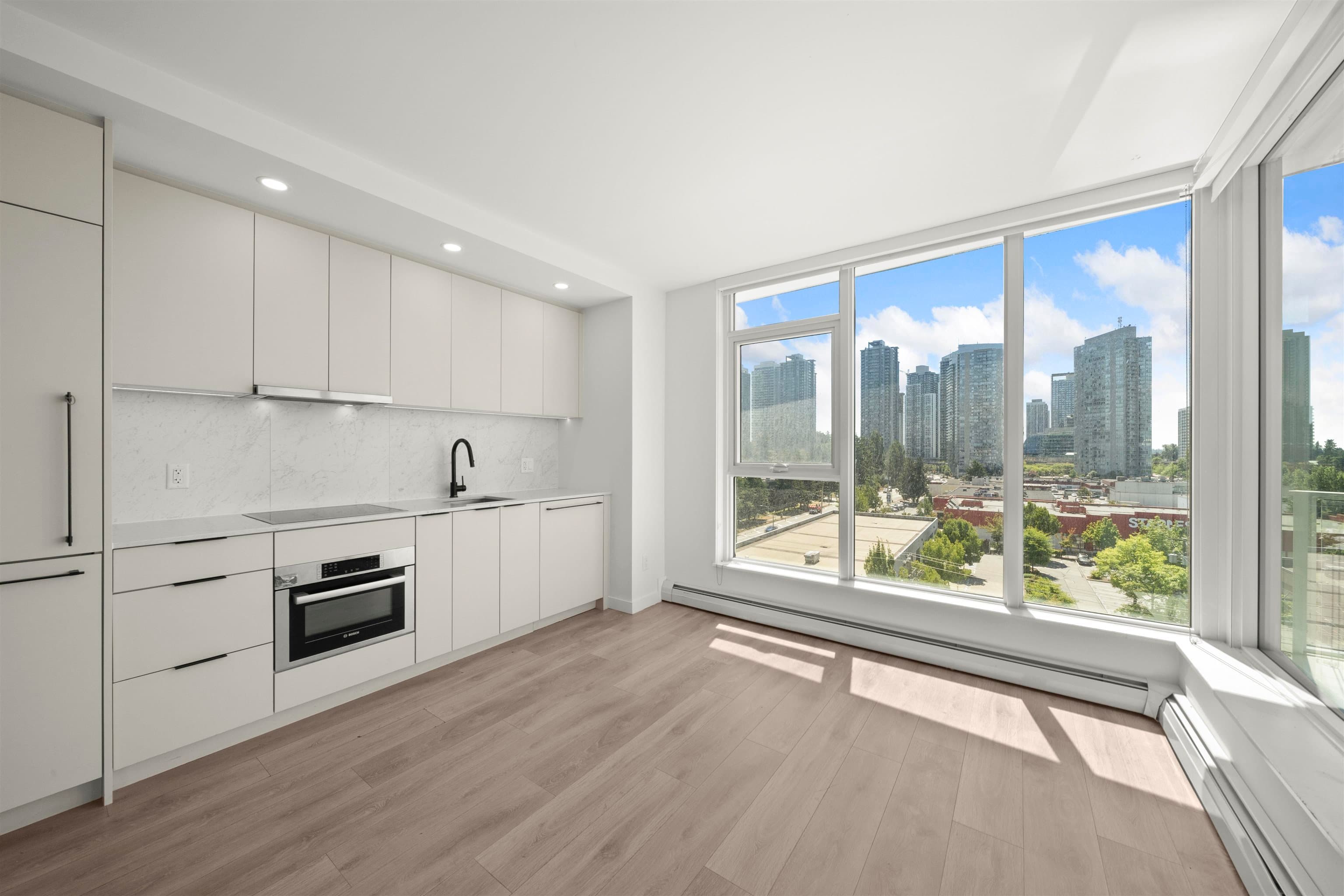 608 - 13685 102 Avenue, Surrey, V3T 0S2 — photo 3