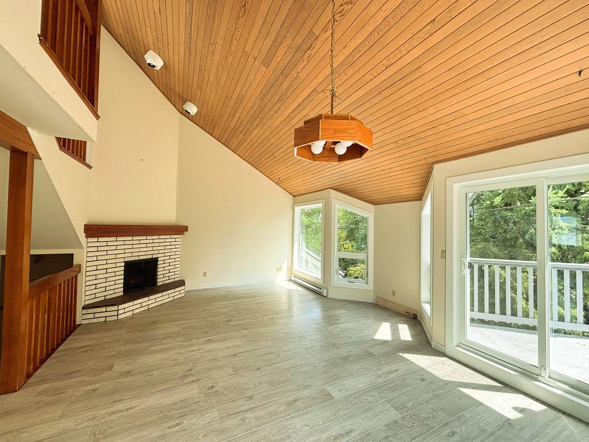 9 - 5753 Wharf Avenue, Sechelt, V7Z 0H5 — photo 1